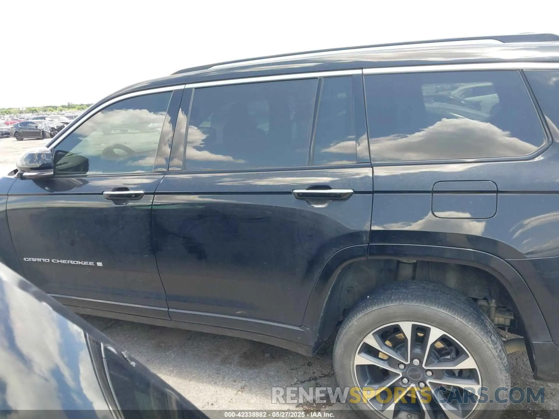 15 Photograph of a damaged car 1C4RJKDG5P8771928 JEEP GRAND CHEROKEE L 2023