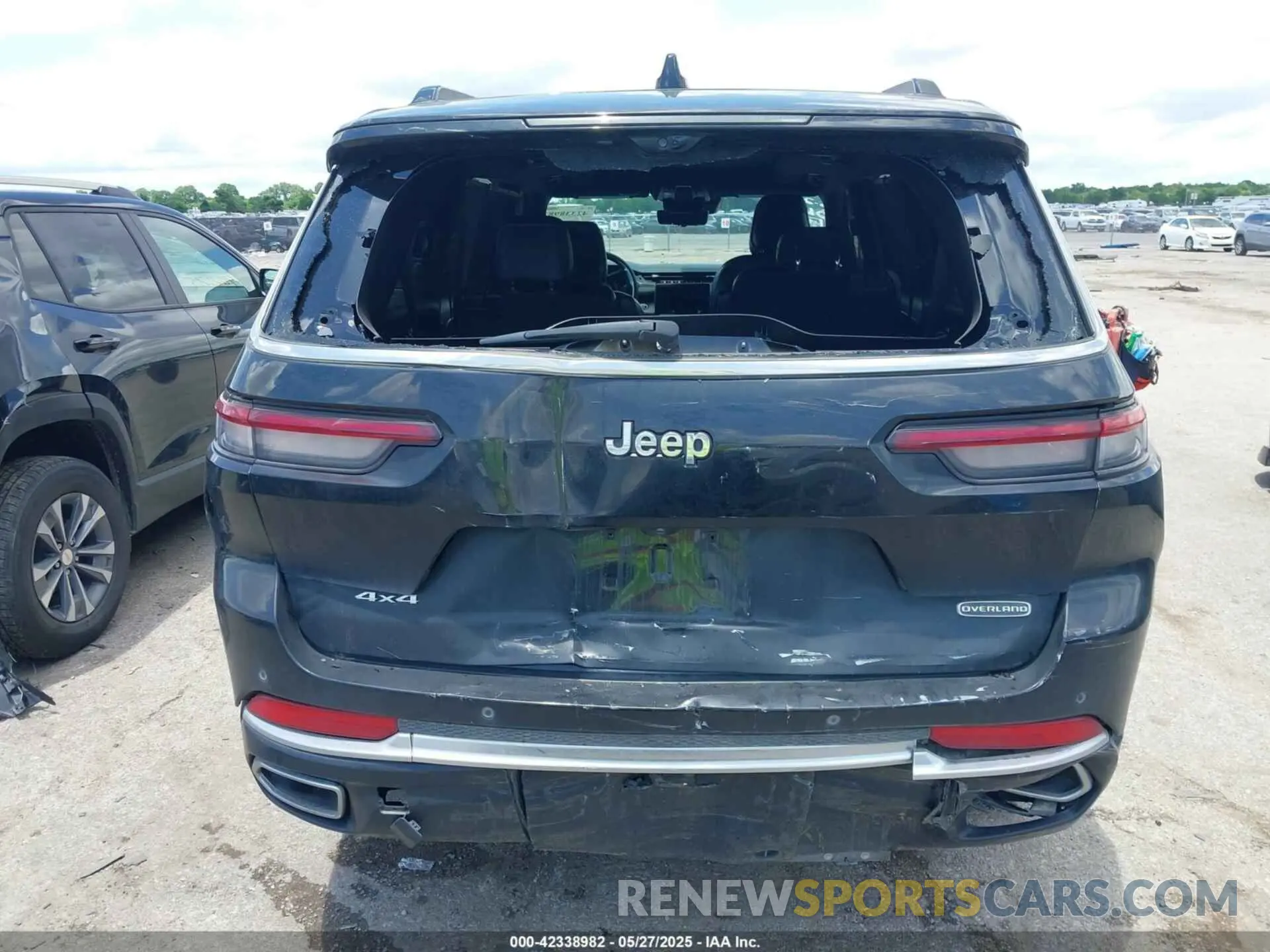 17 Photograph of a damaged car 1C4RJKDG5P8771928 JEEP GRAND CHEROKEE L 2023