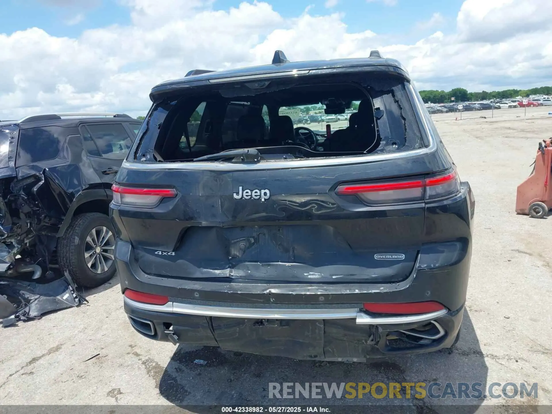 6 Photograph of a damaged car 1C4RJKDG5P8771928 JEEP GRAND CHEROKEE L 2023