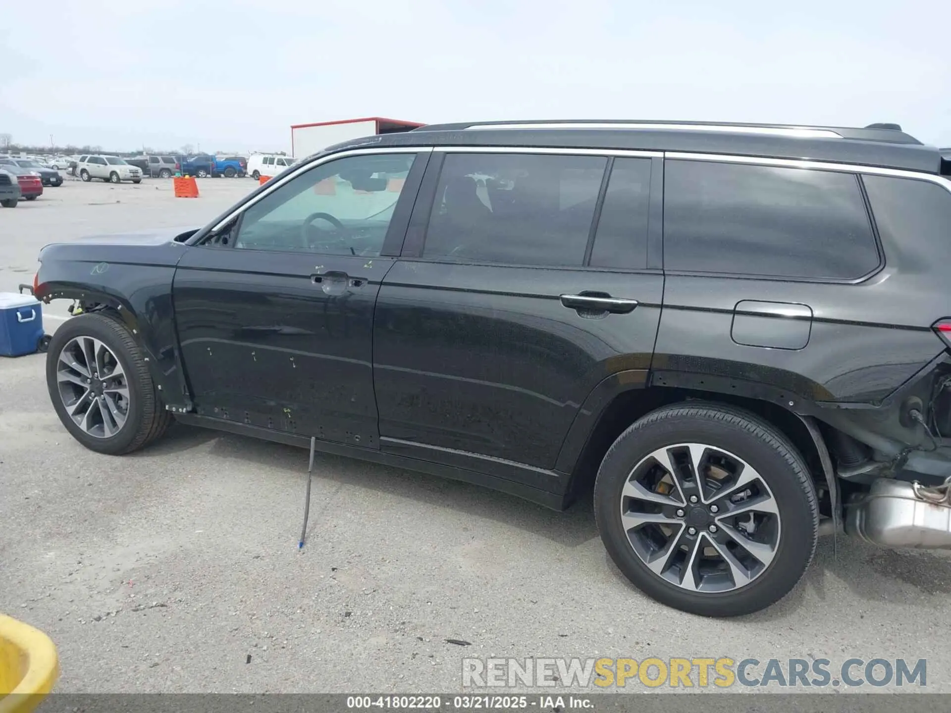 14 Photograph of a damaged car 1C4RJKDG6P8718591 JEEP GRAND CHEROKEE L 2023