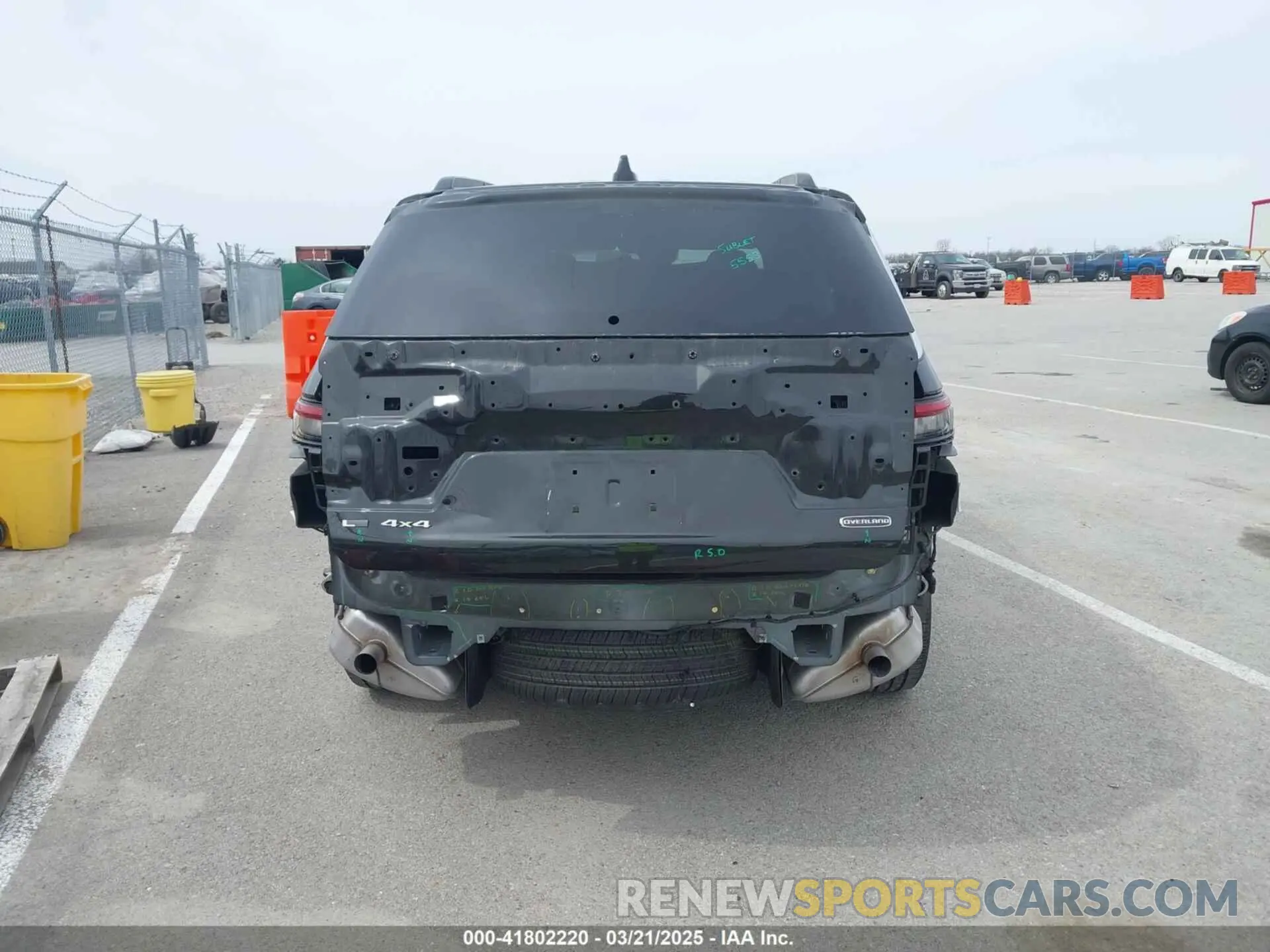 16 Photograph of a damaged car 1C4RJKDG6P8718591 JEEP GRAND CHEROKEE L 2023