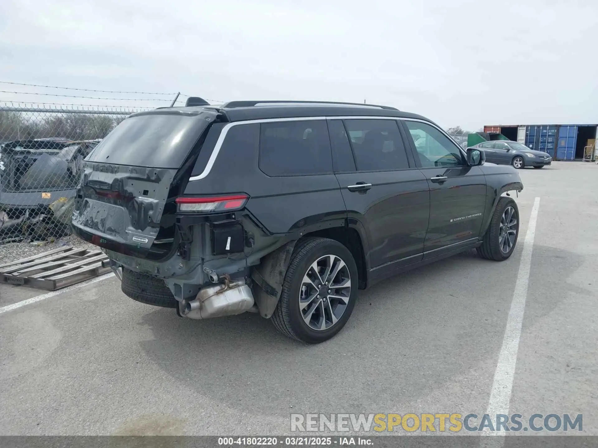 4 Photograph of a damaged car 1C4RJKDG6P8718591 JEEP GRAND CHEROKEE L 2023