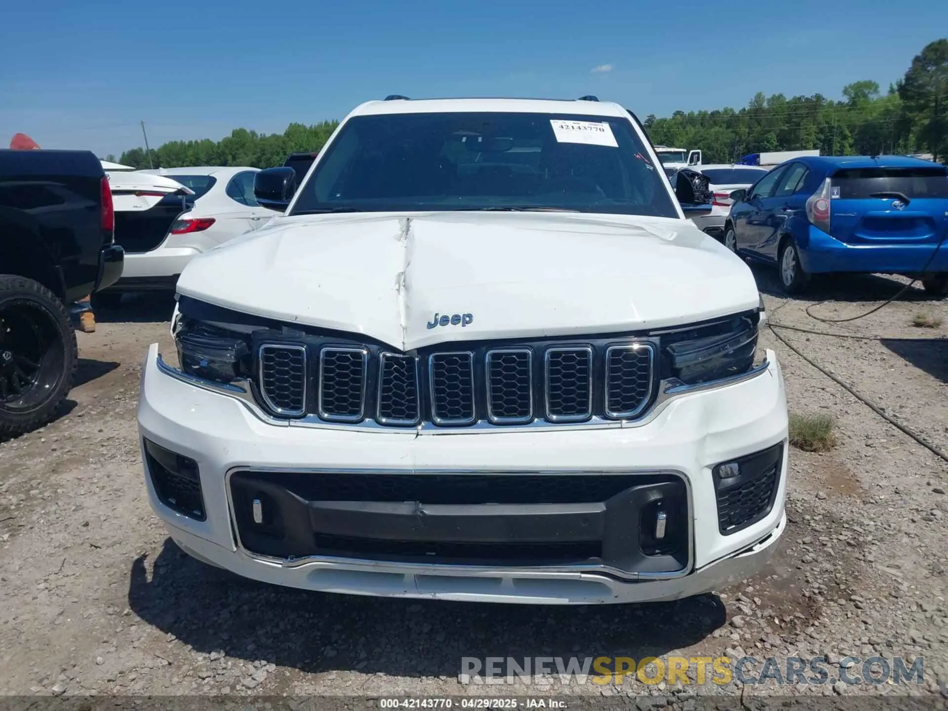 13 Photograph of a damaged car 1C4RJKDG9P8109141 JEEP GRAND CHEROKEE L 2023