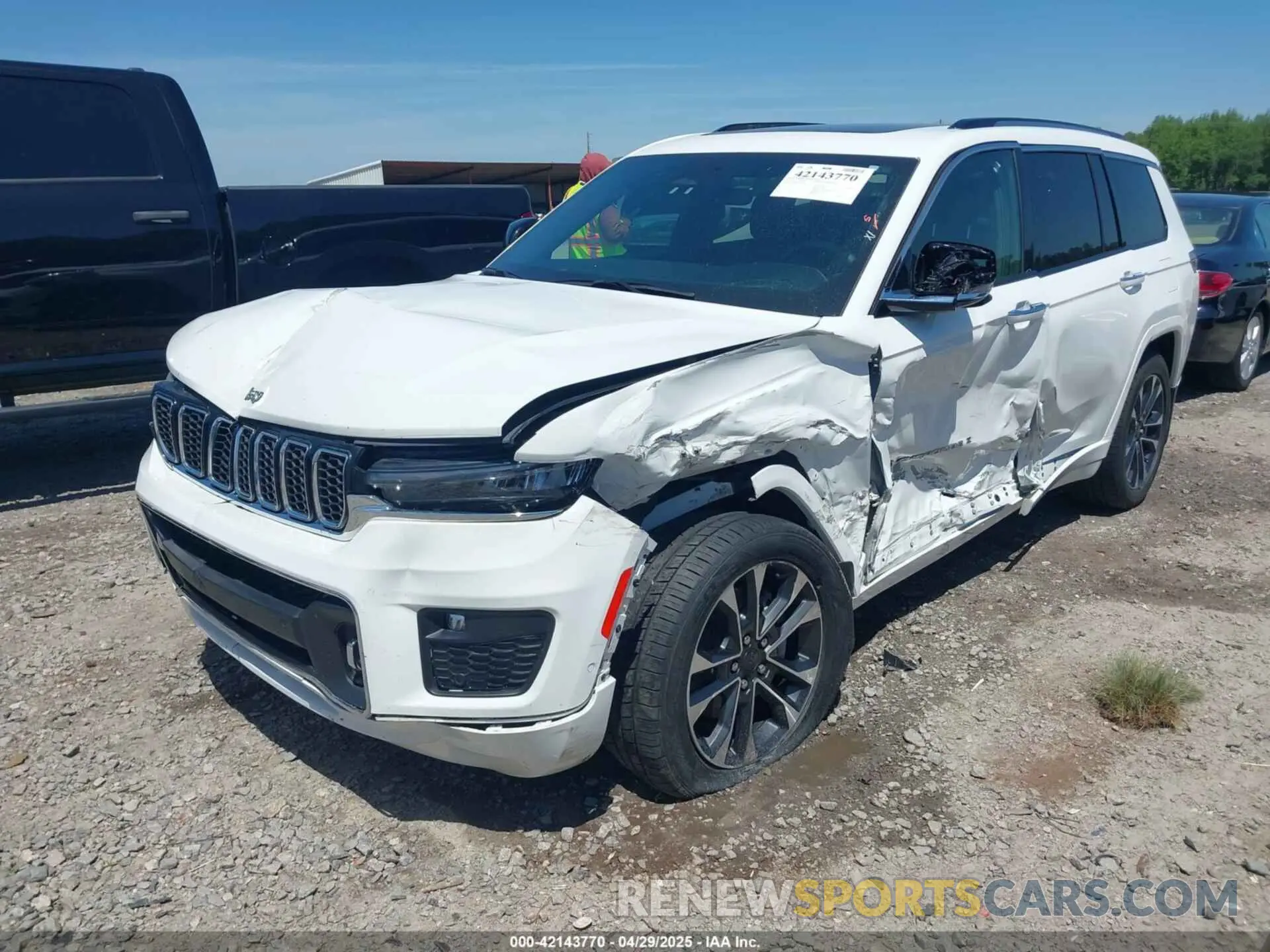 2 Photograph of a damaged car 1C4RJKDG9P8109141 JEEP GRAND CHEROKEE L 2023
