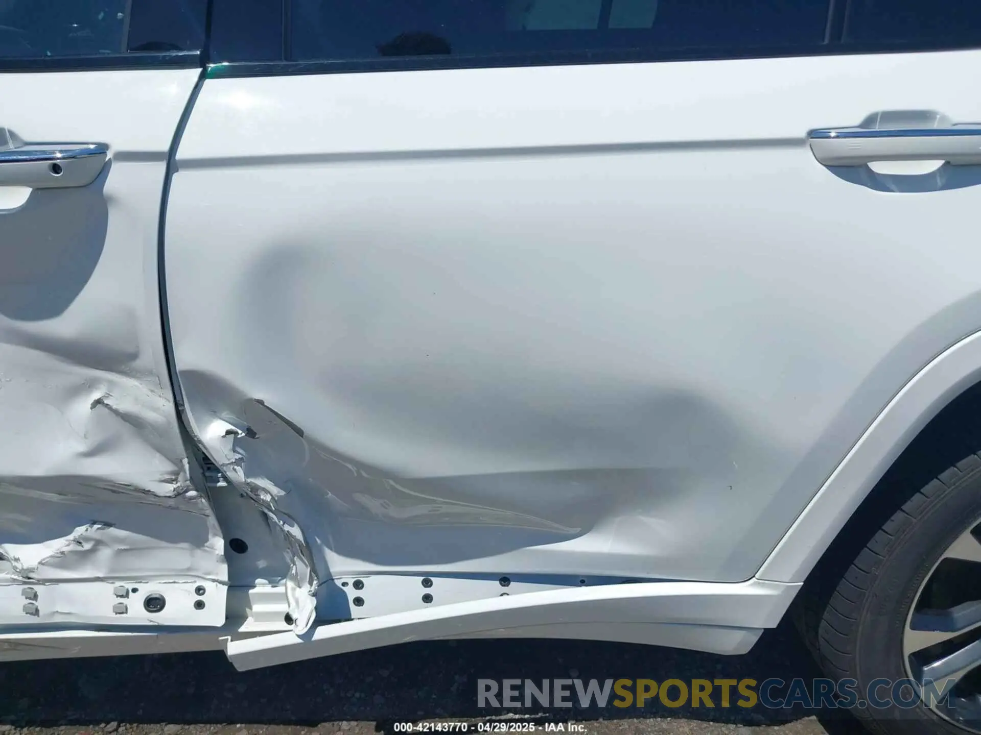 20 Photograph of a damaged car 1C4RJKDG9P8109141 JEEP GRAND CHEROKEE L 2023