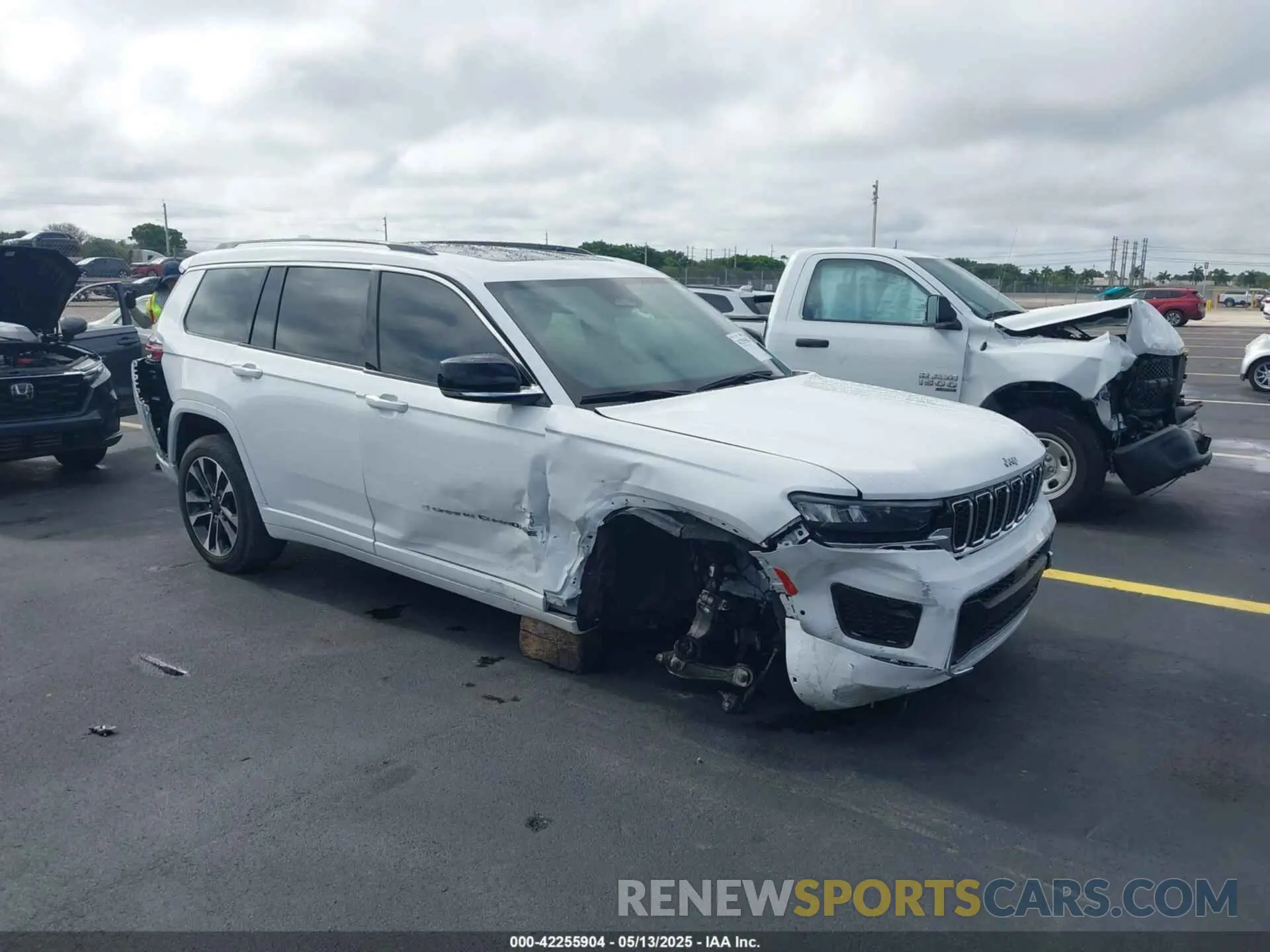 1 Photograph of a damaged car 1C4RJKDG9P8737684 JEEP GRAND CHEROKEE L 2023