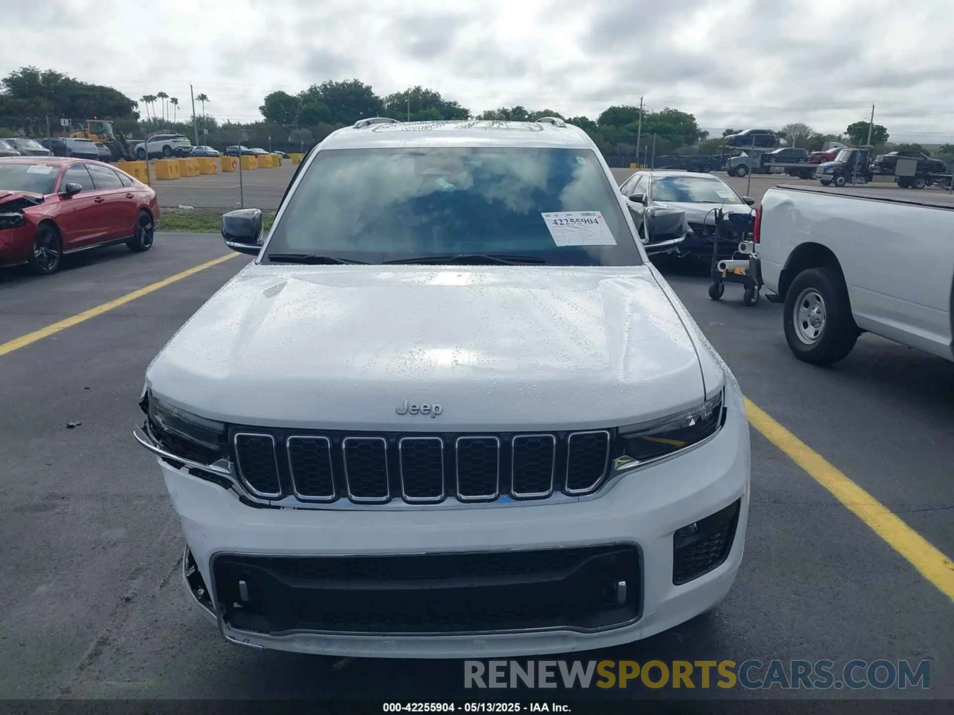 12 Photograph of a damaged car 1C4RJKDG9P8737684 JEEP GRAND CHEROKEE L 2023