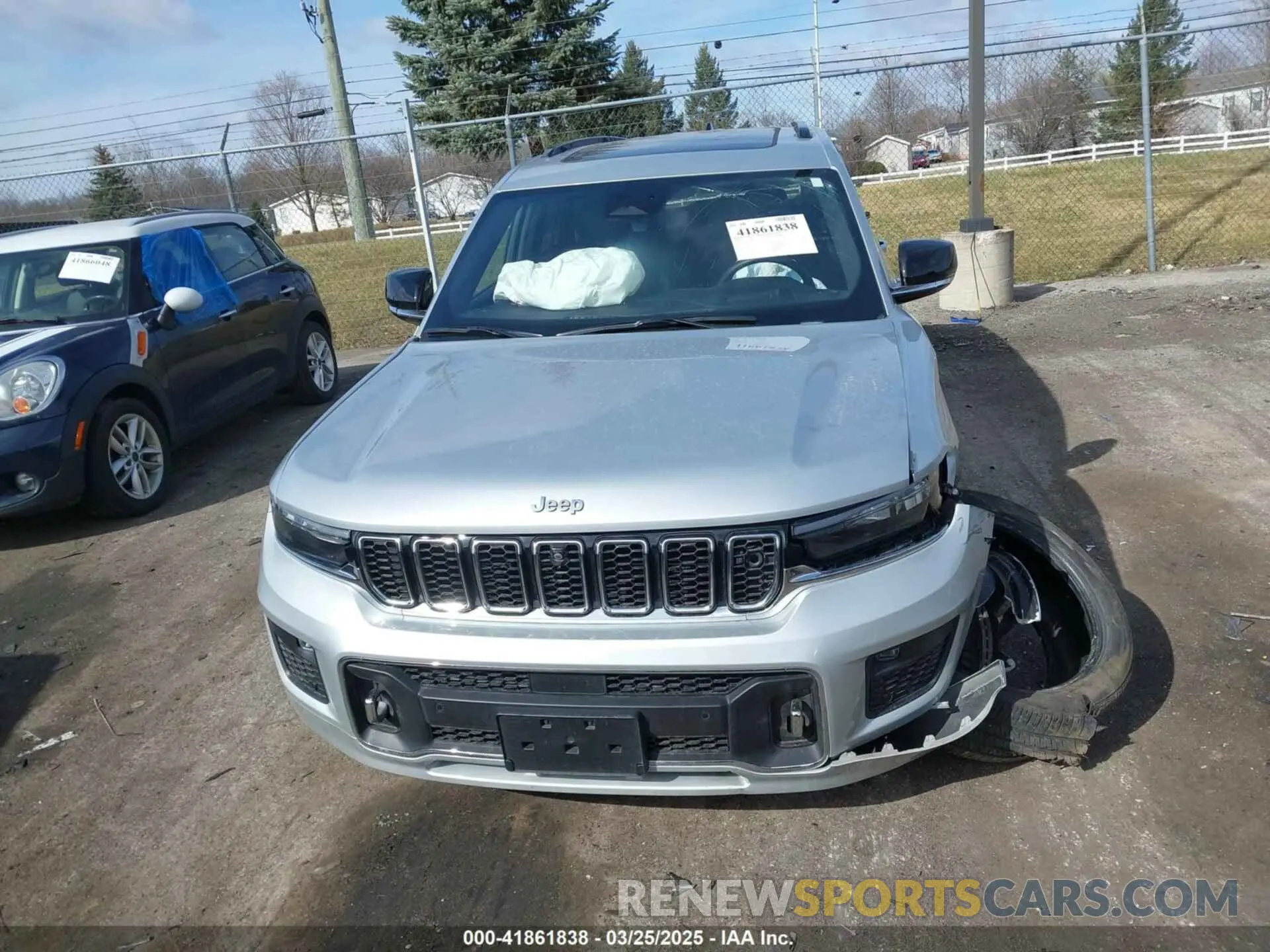 12 Photograph of a damaged car 1C4RJKDG9P8909471 JEEP GRAND CHEROKEE L 2023
