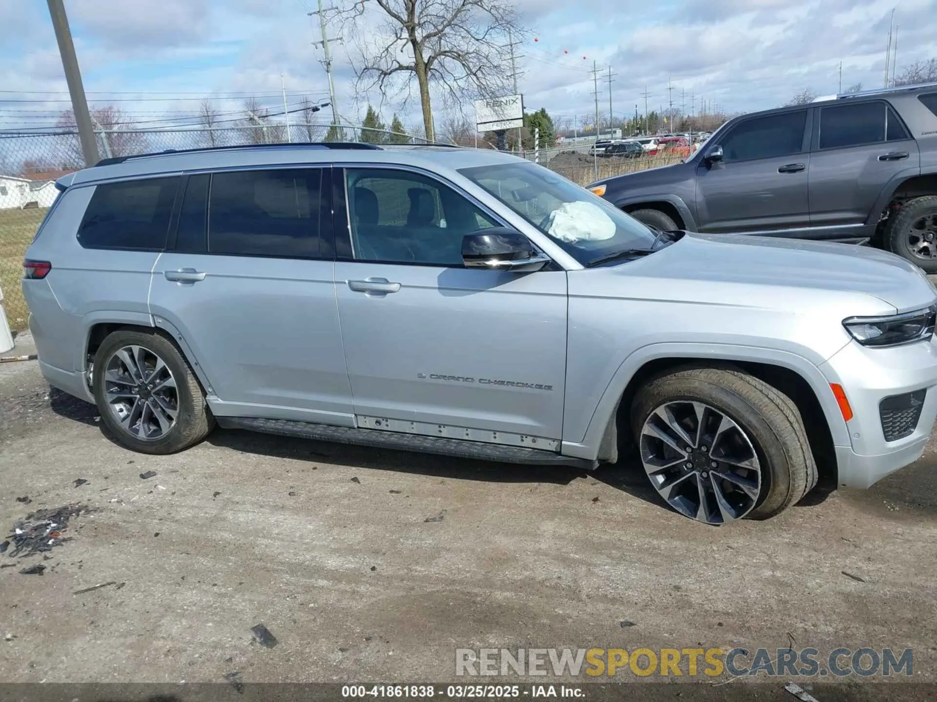 13 Photograph of a damaged car 1C4RJKDG9P8909471 JEEP GRAND CHEROKEE L 2023
