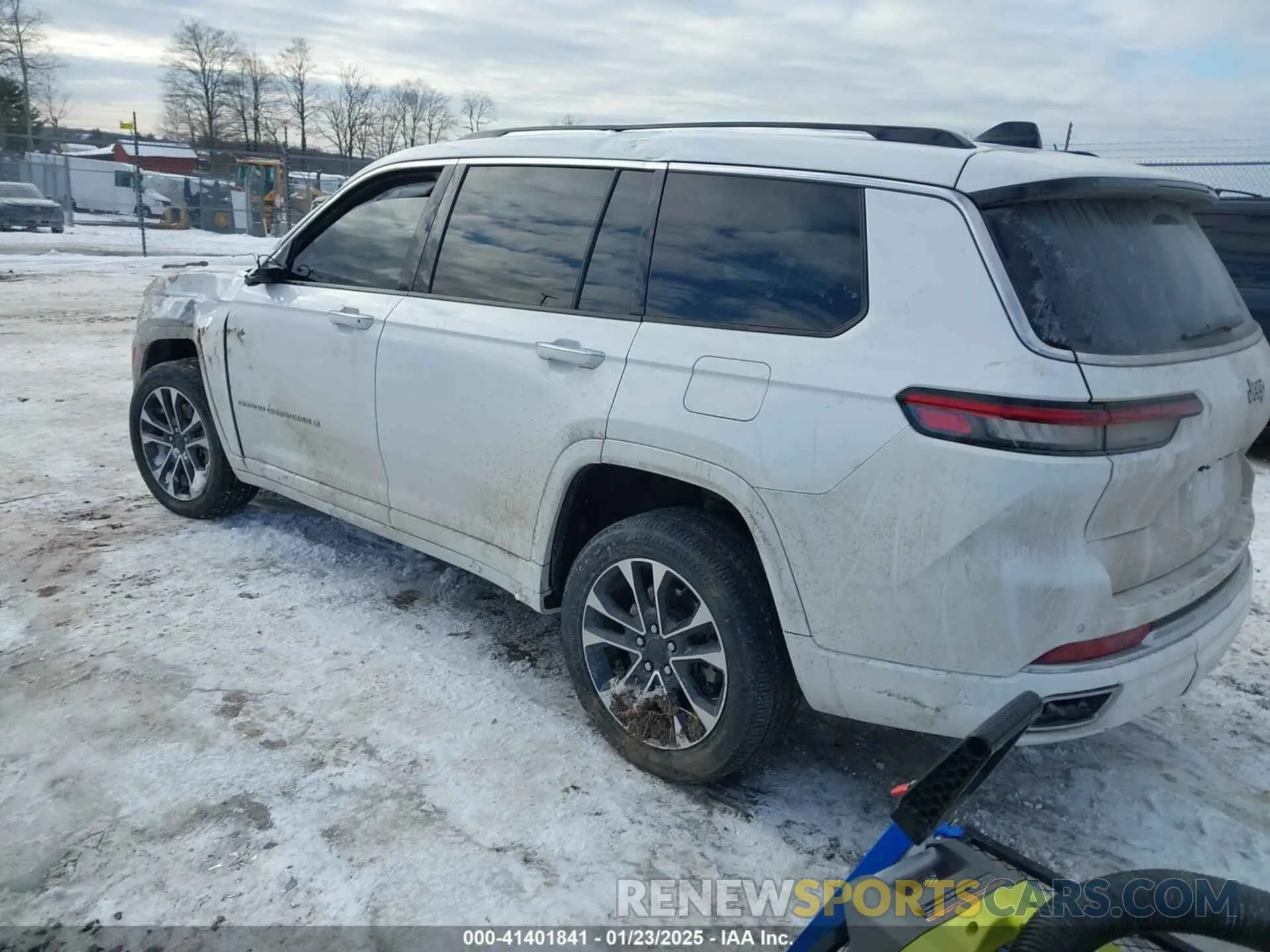 3 Photograph of a damaged car 1C4RJKDT7P8789523 JEEP GRAND CHEROKEE L 2023