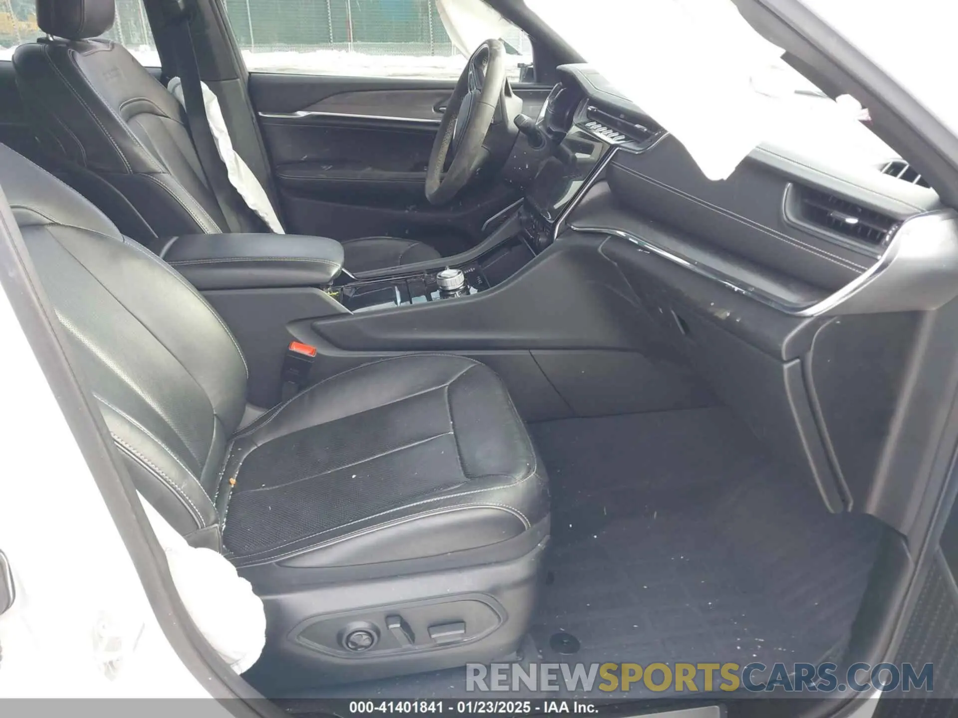 5 Photograph of a damaged car 1C4RJKDT7P8789523 JEEP GRAND CHEROKEE L 2023