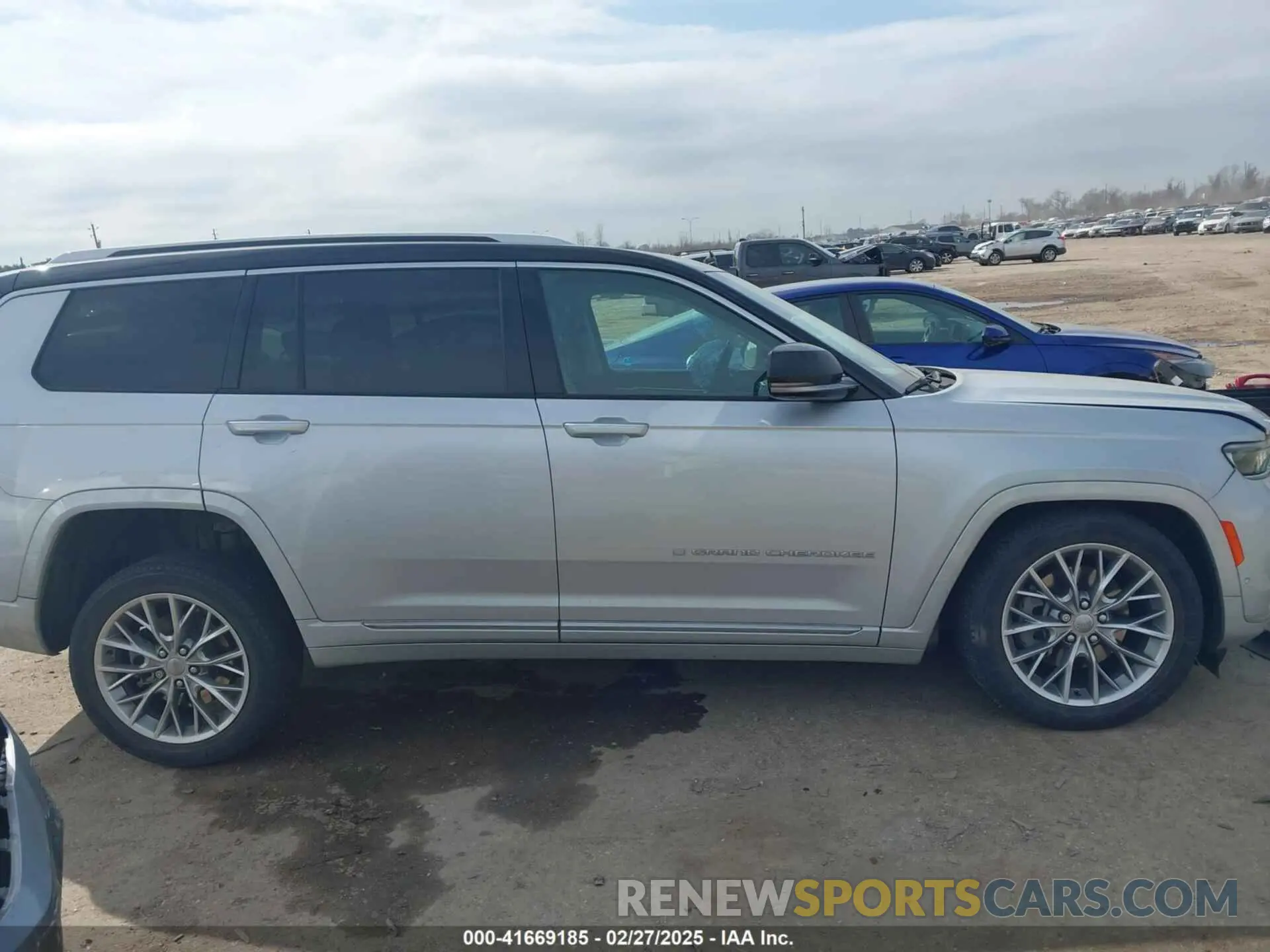 13 Photograph of a damaged car 1C4RJKEG7P8700759 JEEP GRAND CHEROKEE L 2023