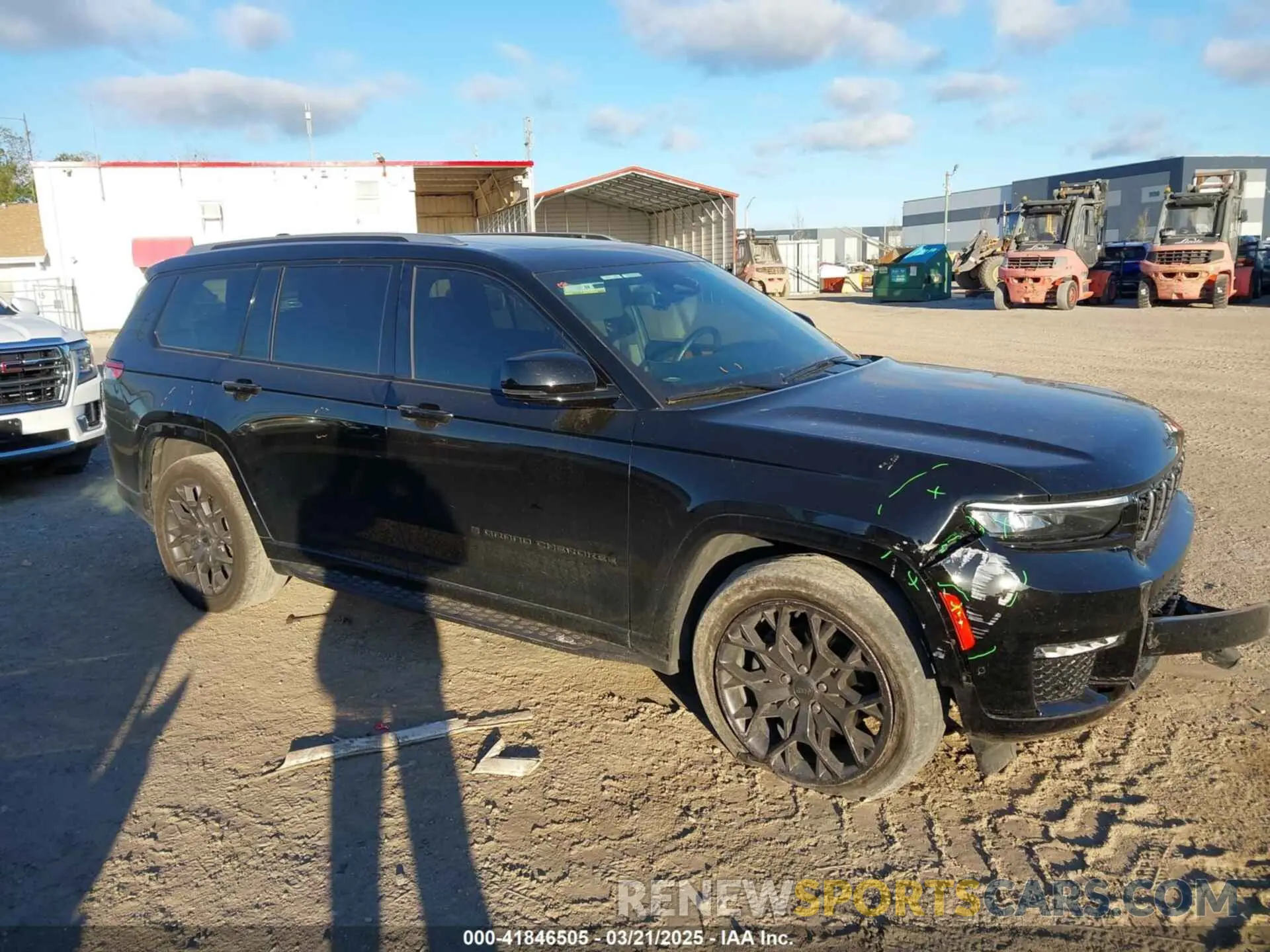 13 Photograph of a damaged car 1C4RJKEGXP8713909 JEEP GRAND CHEROKEE L 2023