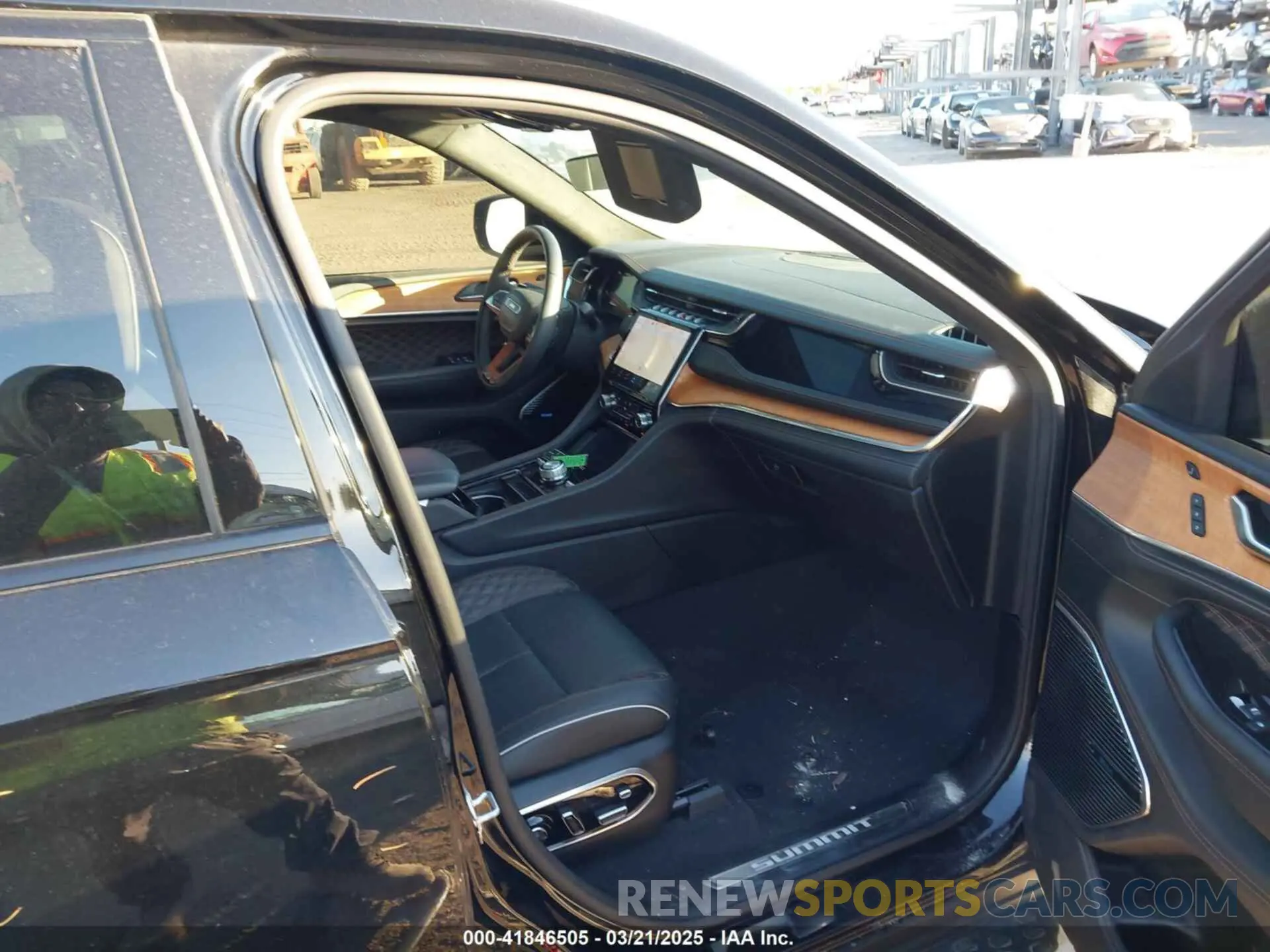 5 Photograph of a damaged car 1C4RJKEGXP8713909 JEEP GRAND CHEROKEE L 2023