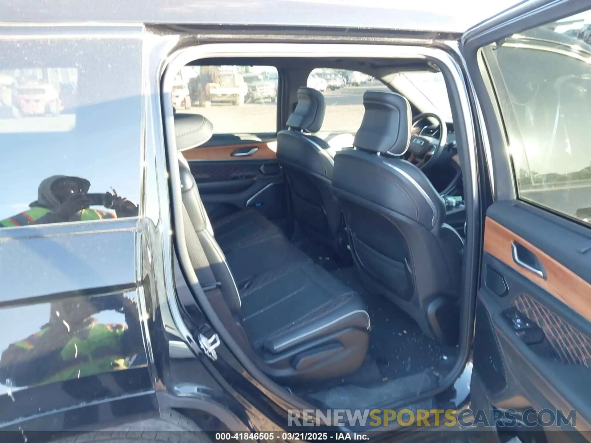 8 Photograph of a damaged car 1C4RJKEGXP8713909 JEEP GRAND CHEROKEE L 2023