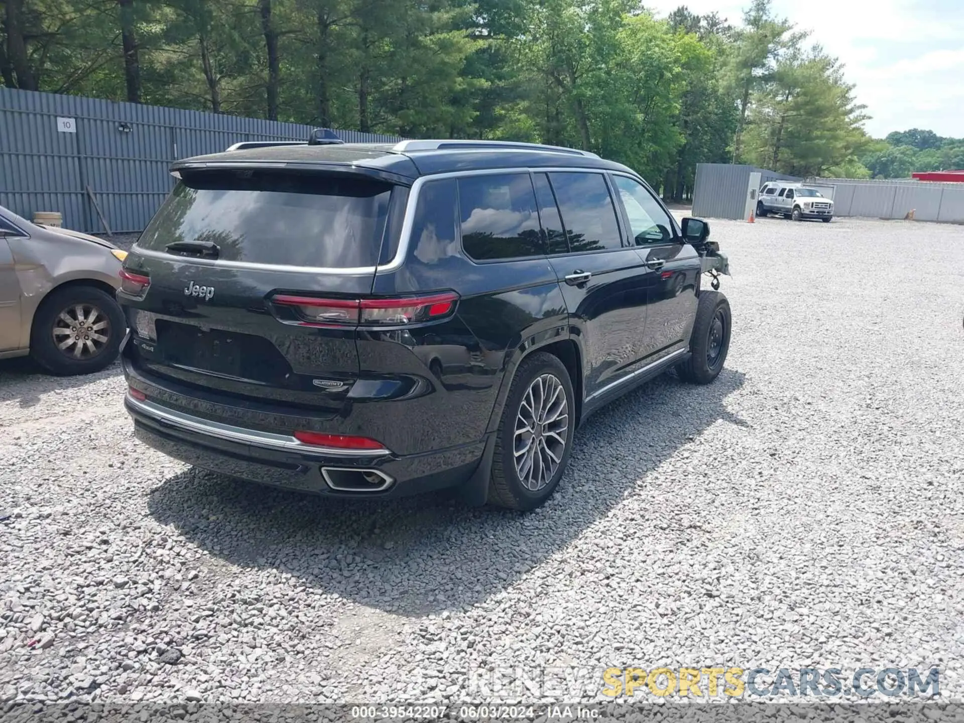 4 Photograph of a damaged car 1C4RJKET3P8110118 JEEP GRAND CHEROKEE L 2023