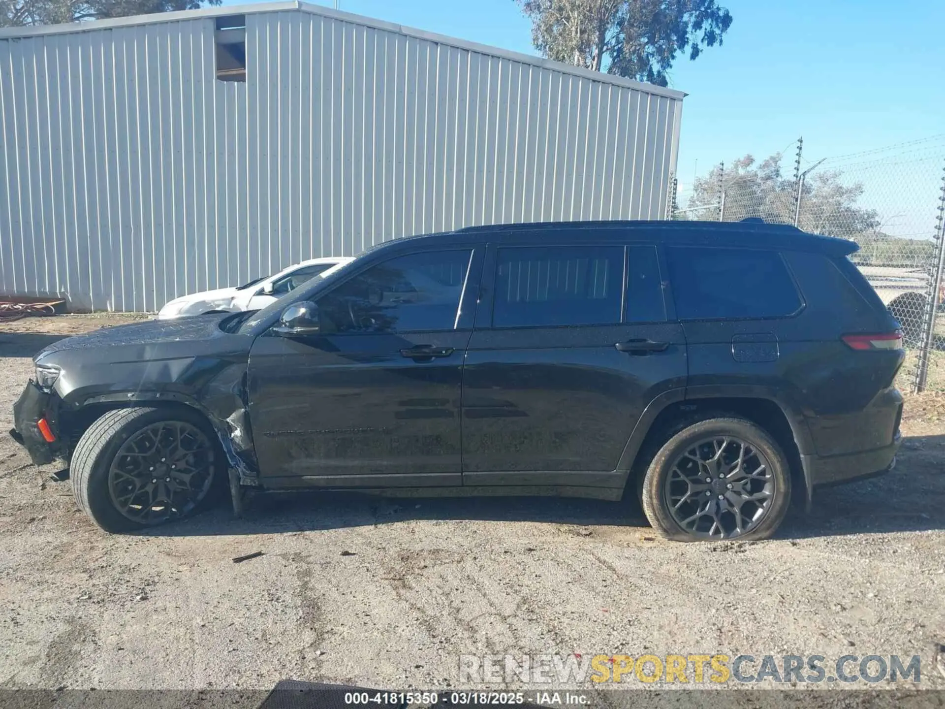 14 Photograph of a damaged car 1C4RJKET8P8869069 JEEP GRAND CHEROKEE L 2023