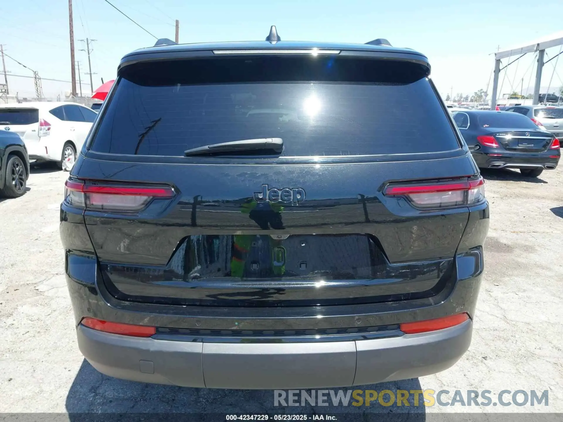 16 Photograph of a damaged car 1C4RJJAG0R8601865 JEEP GRAND CHEROKEE L 2024