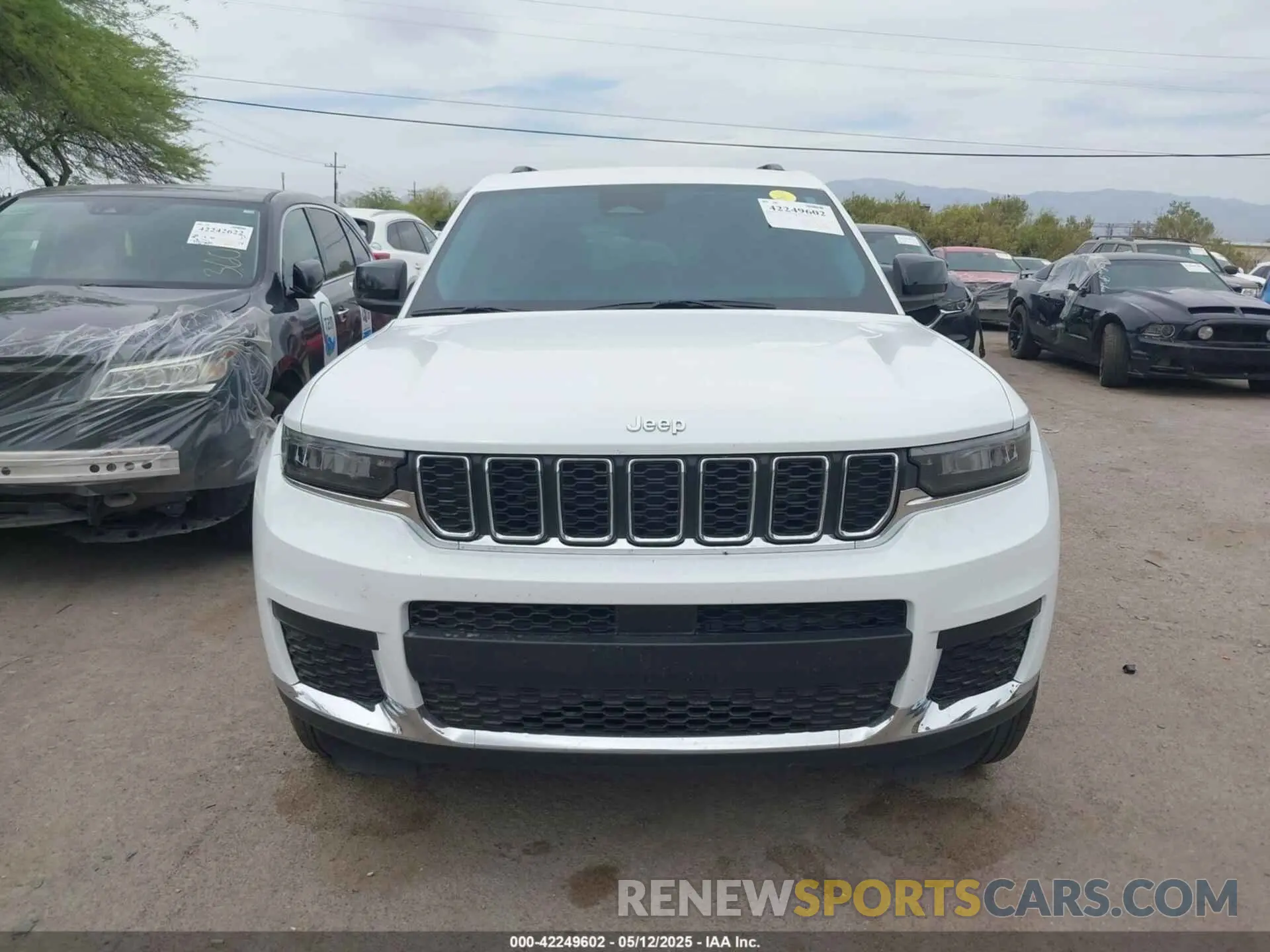 12 Photograph of a damaged car 1C4RJJAG1R8958326 JEEP GRAND CHEROKEE L 2024