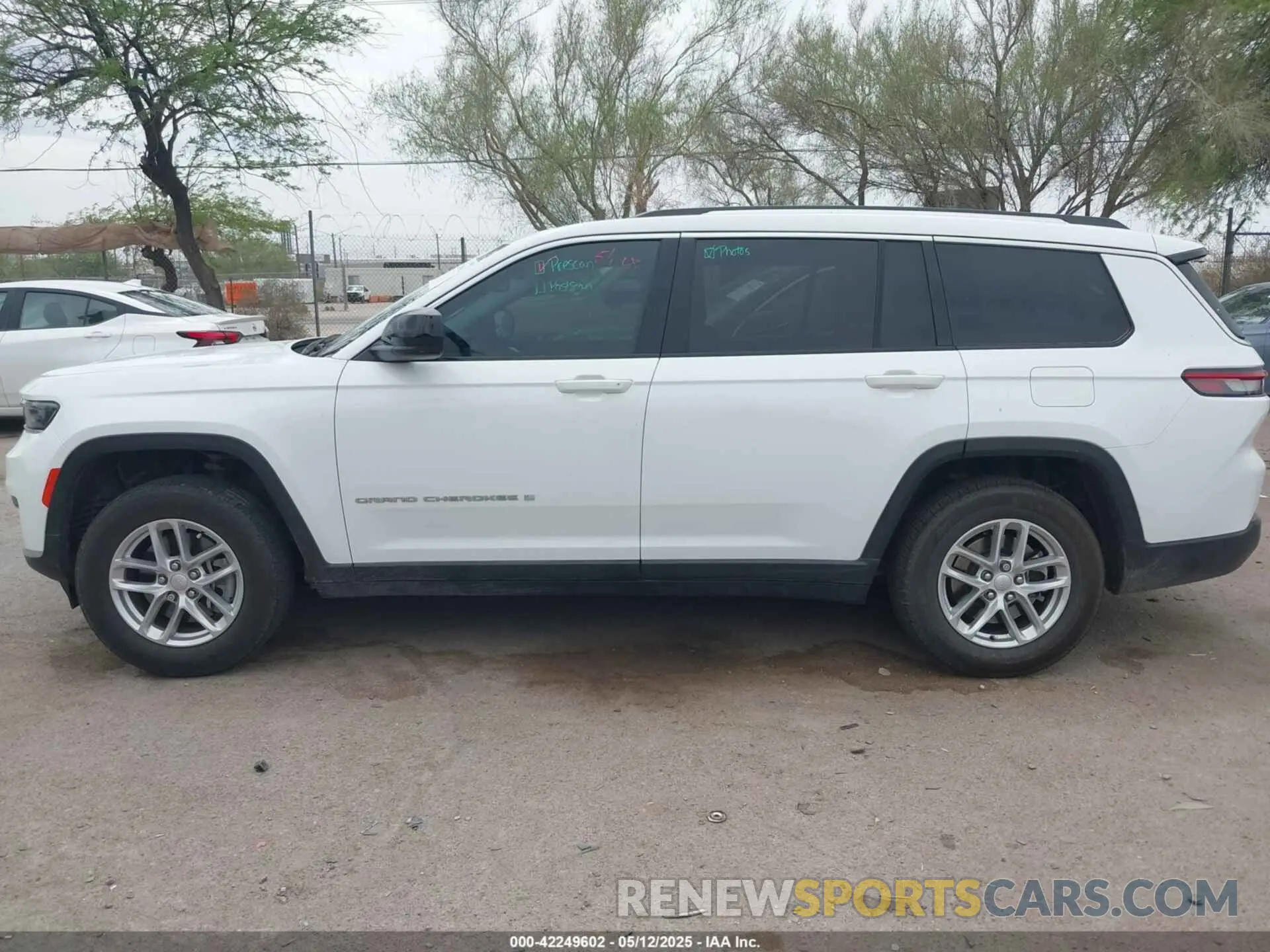 14 Photograph of a damaged car 1C4RJJAG1R8958326 JEEP GRAND CHEROKEE L 2024