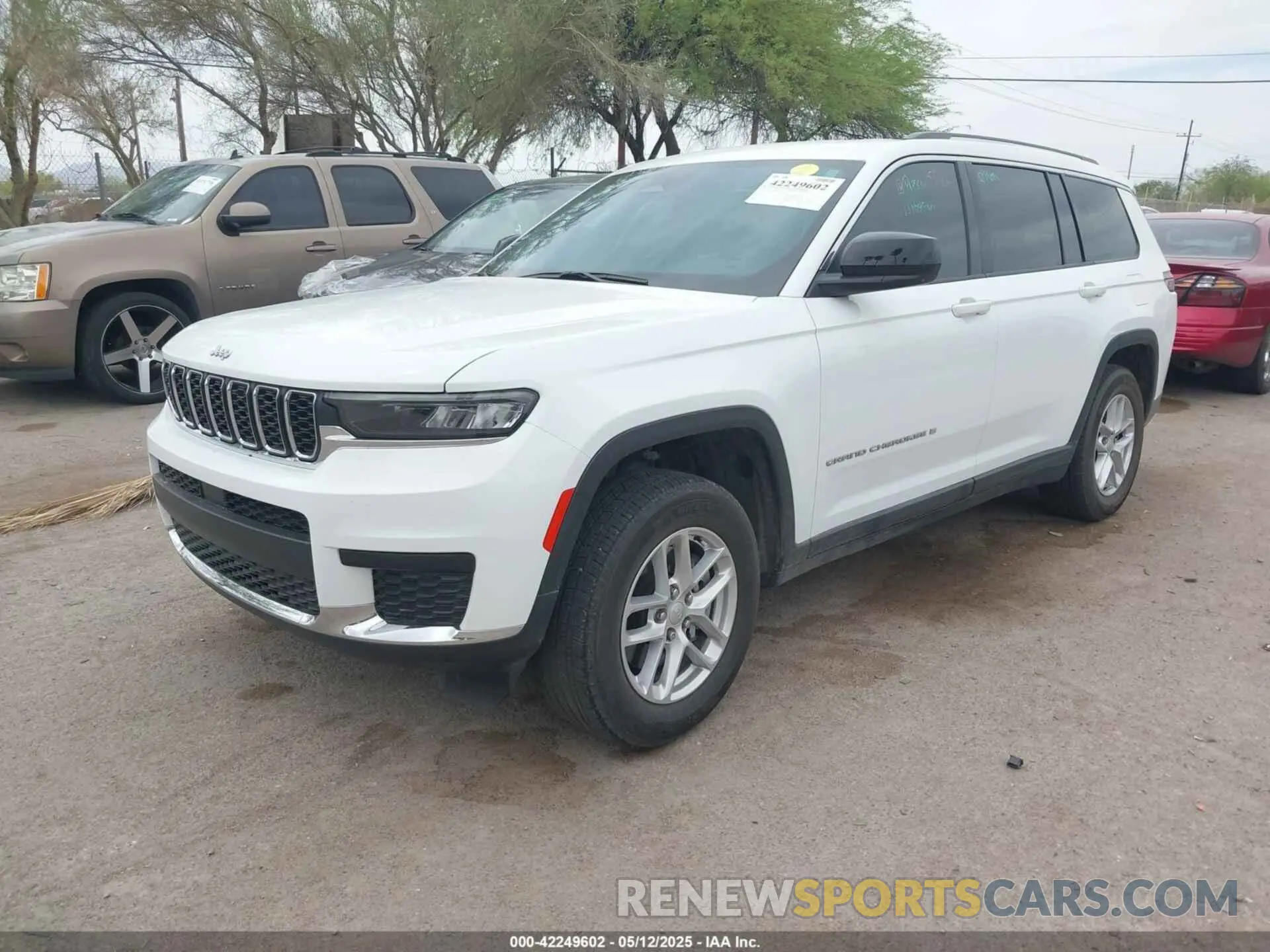 2 Photograph of a damaged car 1C4RJJAG1R8958326 JEEP GRAND CHEROKEE L 2024