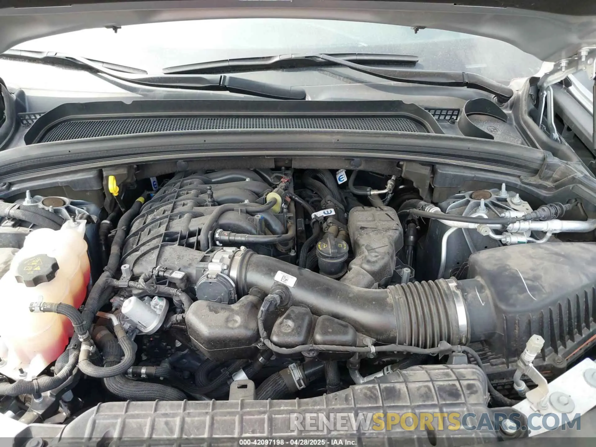 10 Photograph of a damaged car 1C4RJJAG5R8531652 JEEP GRAND CHEROKEE L 2024