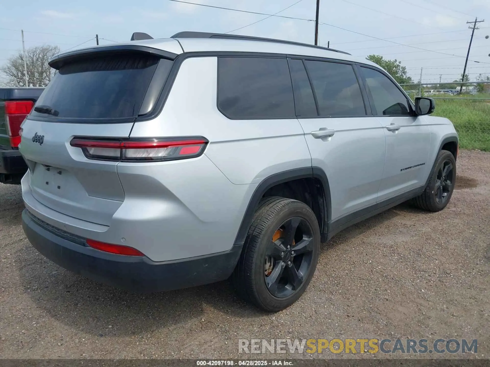 4 Photograph of a damaged car 1C4RJJAG5R8531652 JEEP GRAND CHEROKEE L 2024