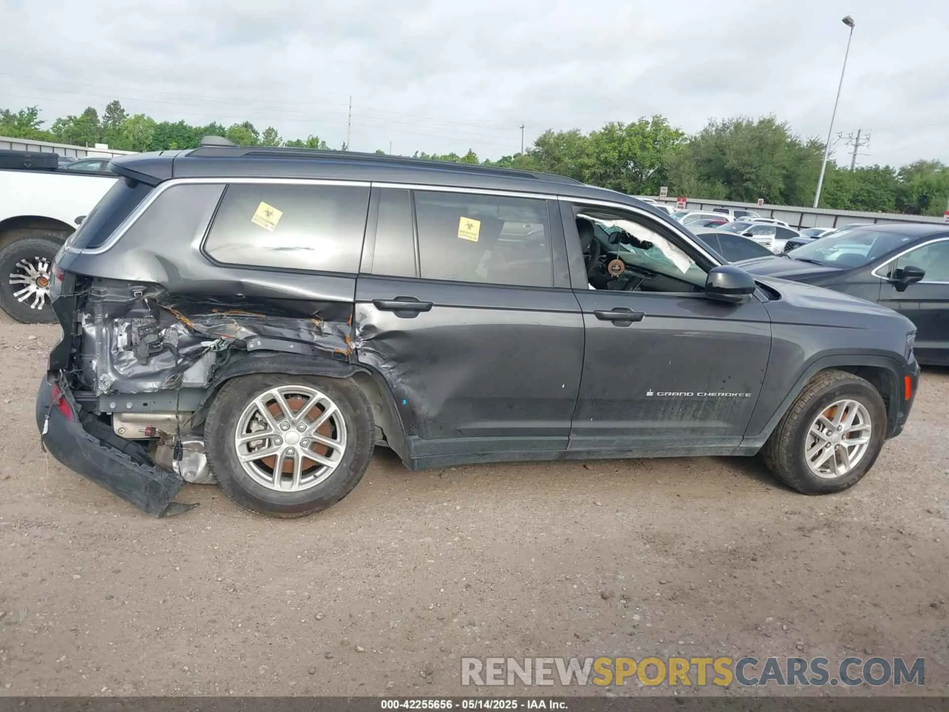 12 Photograph of a damaged car 1C4RJJAG7R8559355 JEEP GRAND CHEROKEE L 2024