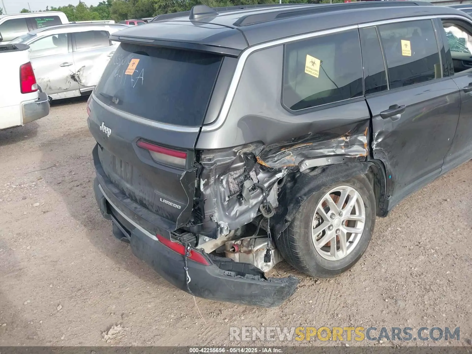 17 Photograph of a damaged car 1C4RJJAG7R8559355 JEEP GRAND CHEROKEE L 2024