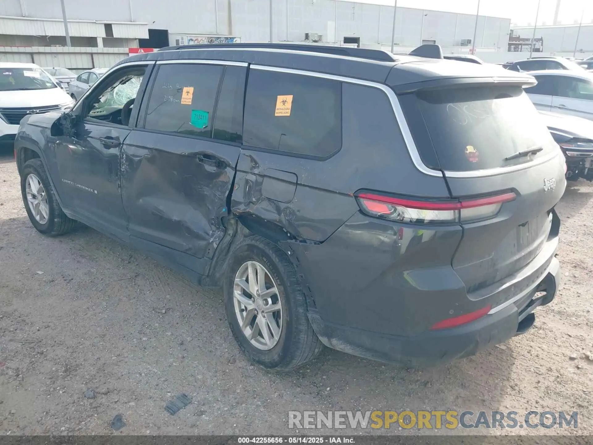 3 Photograph of a damaged car 1C4RJJAG7R8559355 JEEP GRAND CHEROKEE L 2024