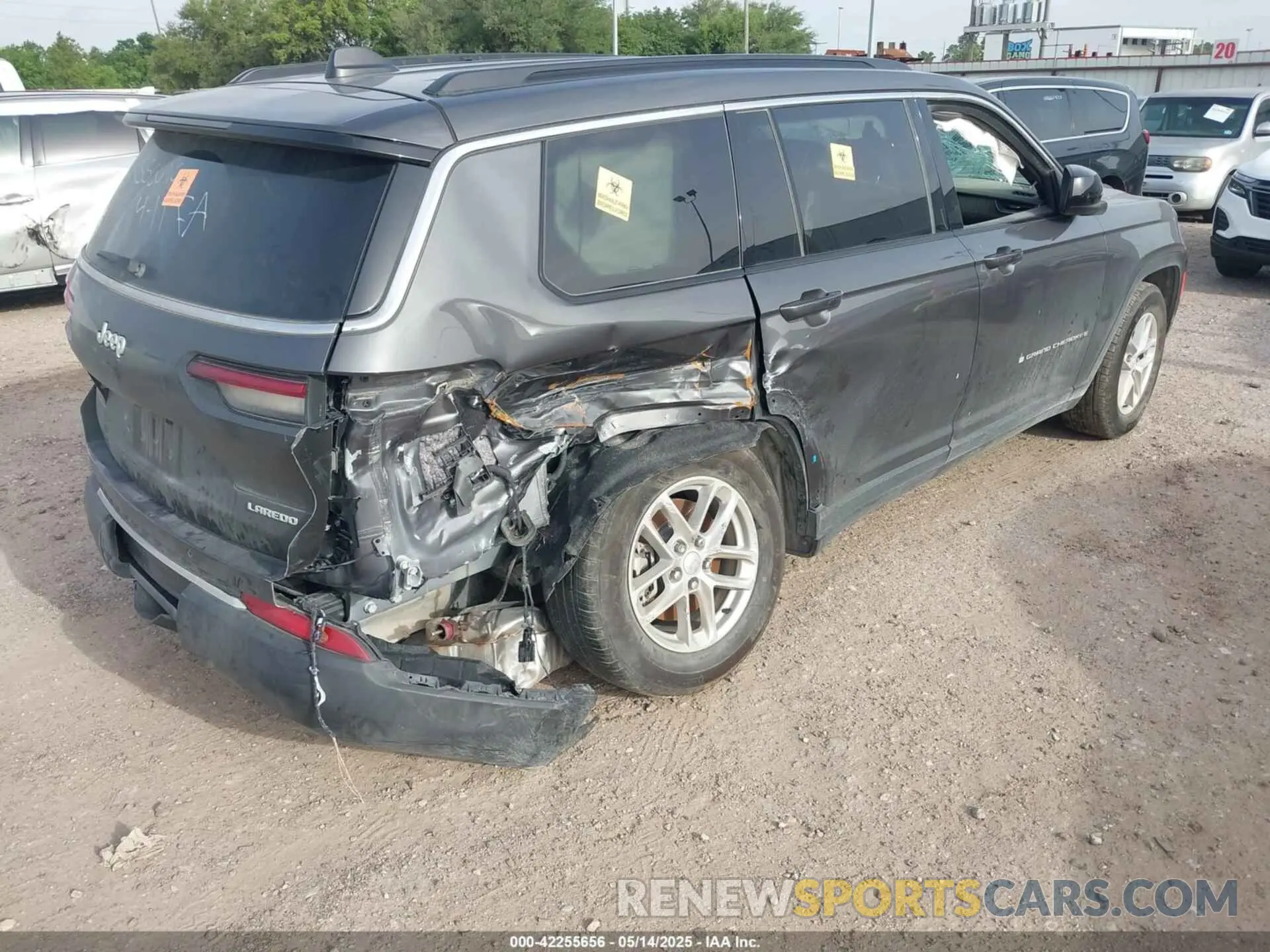4 Photograph of a damaged car 1C4RJJAG7R8559355 JEEP GRAND CHEROKEE L 2024