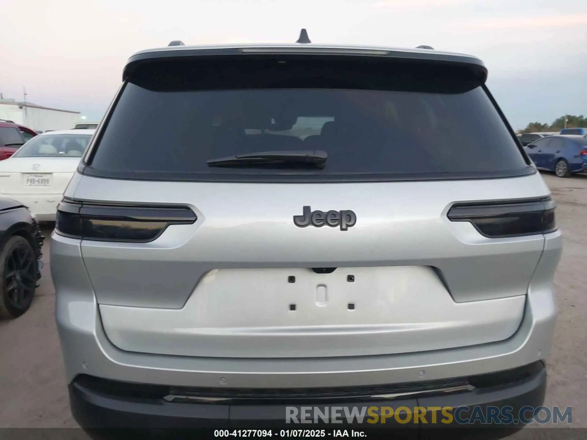 17 Photograph of a damaged car 1C4RJJAG9R8612184 JEEP GRAND CHEROKEE L 2024