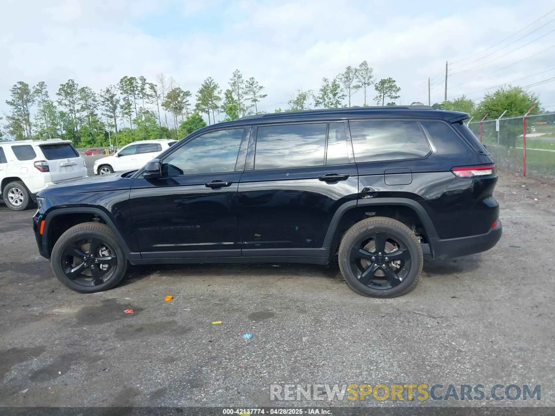 14 Photograph of a damaged car 1C4RJJBG1R8546339 JEEP GRAND CHEROKEE L 2024