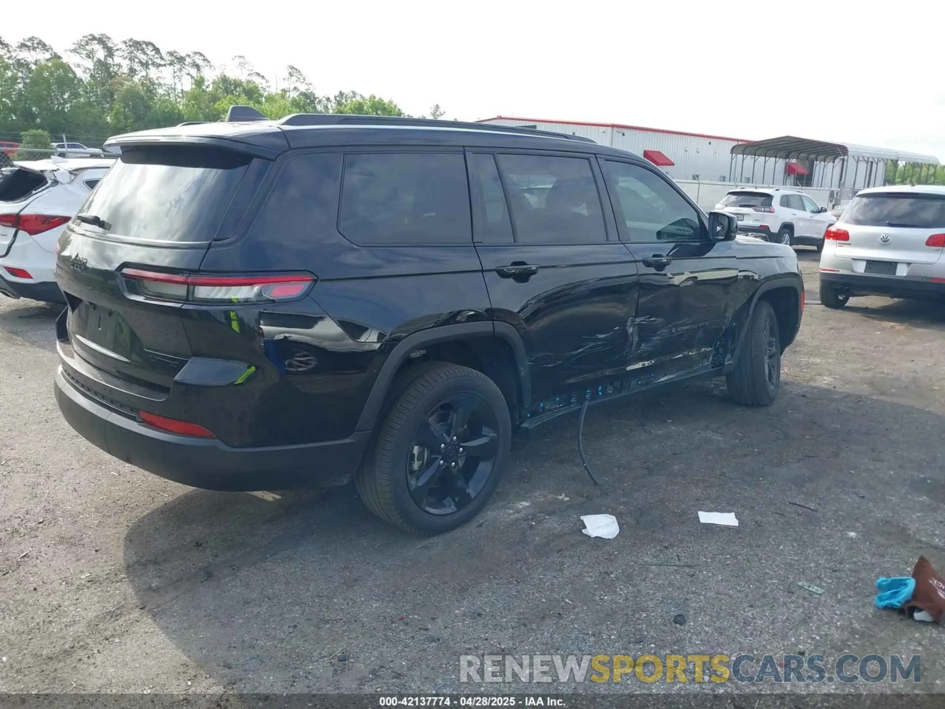 4 Photograph of a damaged car 1C4RJJBG1R8546339 JEEP GRAND CHEROKEE L 2024
