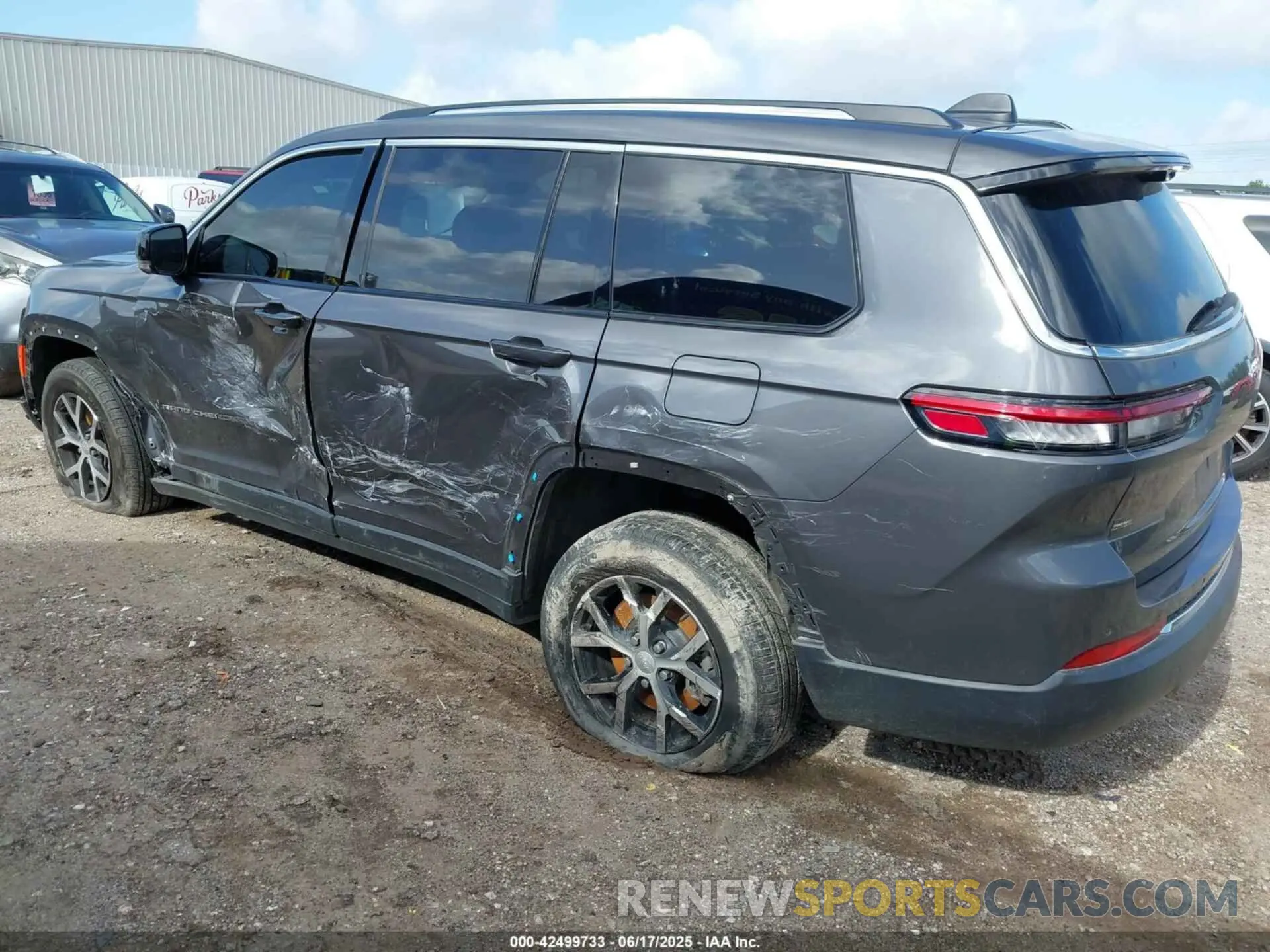 3 Photograph of a damaged car 1C4RJJBG6R8922632 JEEP GRAND CHEROKEE L 2024