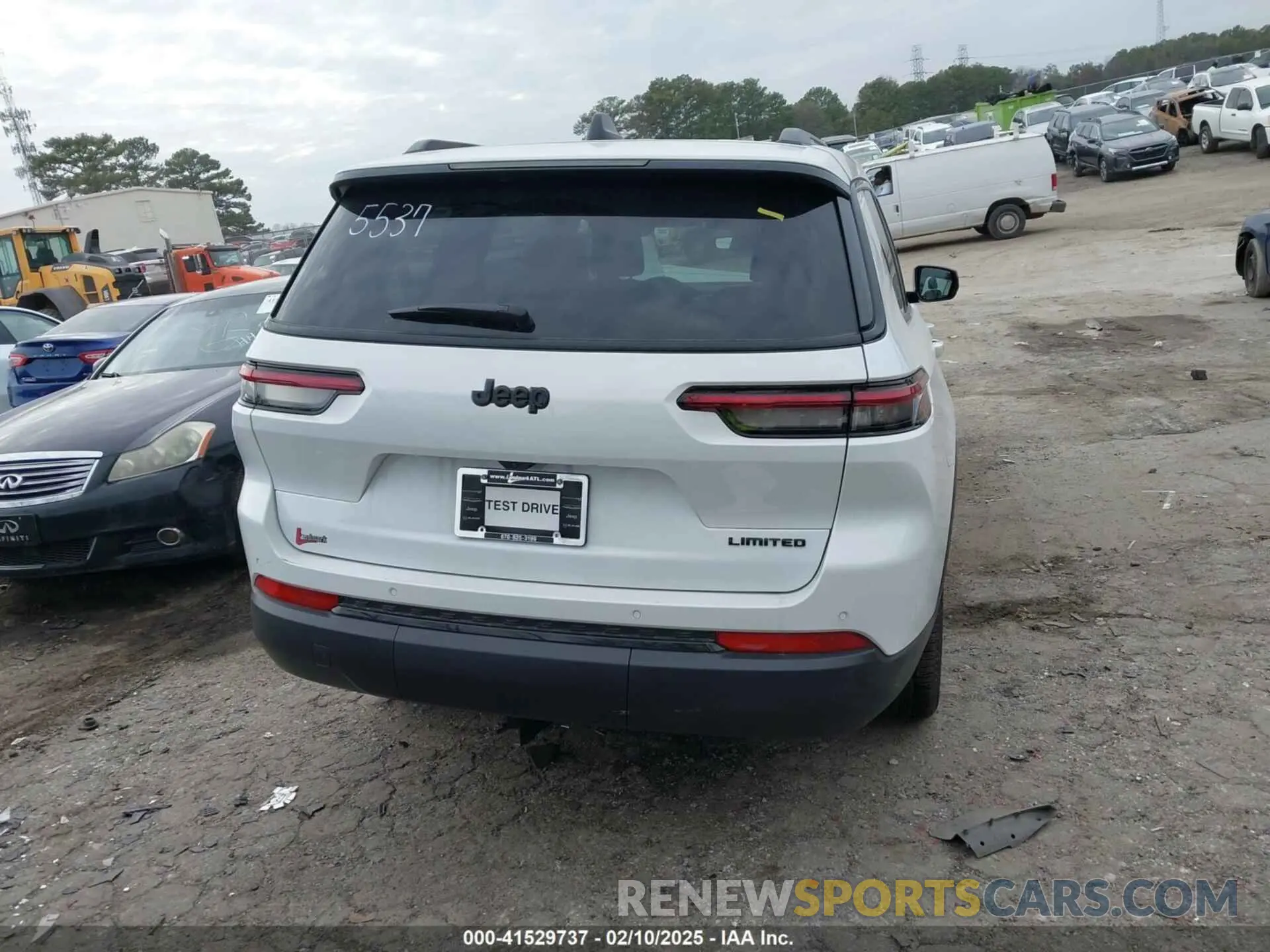 16 Photograph of a damaged car 1C4RJJBGXR8525537 JEEP GRAND CHEROKEE L 2024