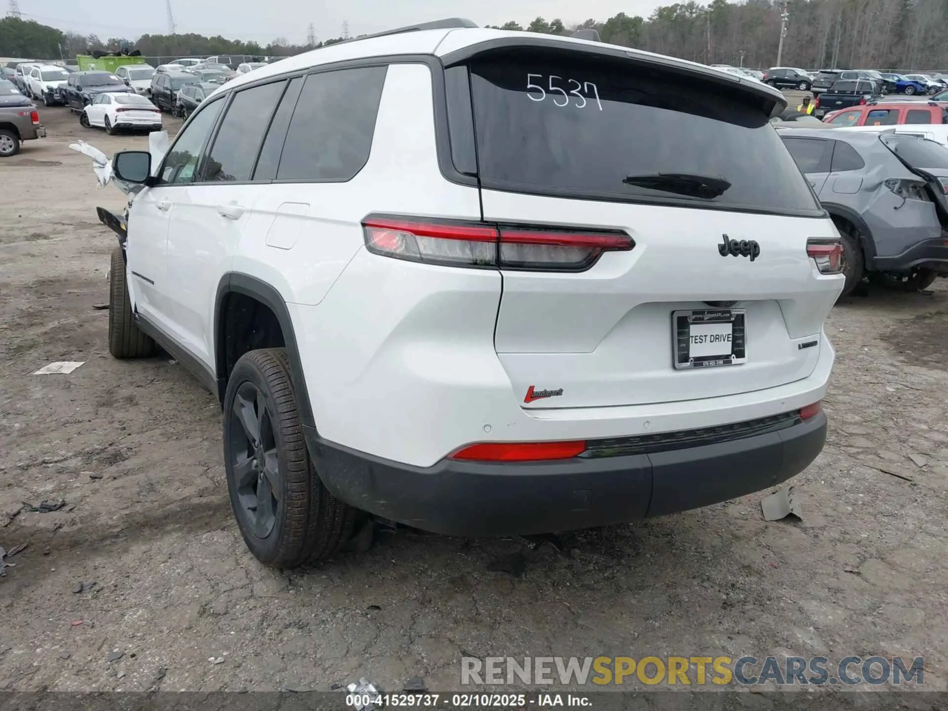 3 Photograph of a damaged car 1C4RJJBGXR8525537 JEEP GRAND CHEROKEE L 2024
