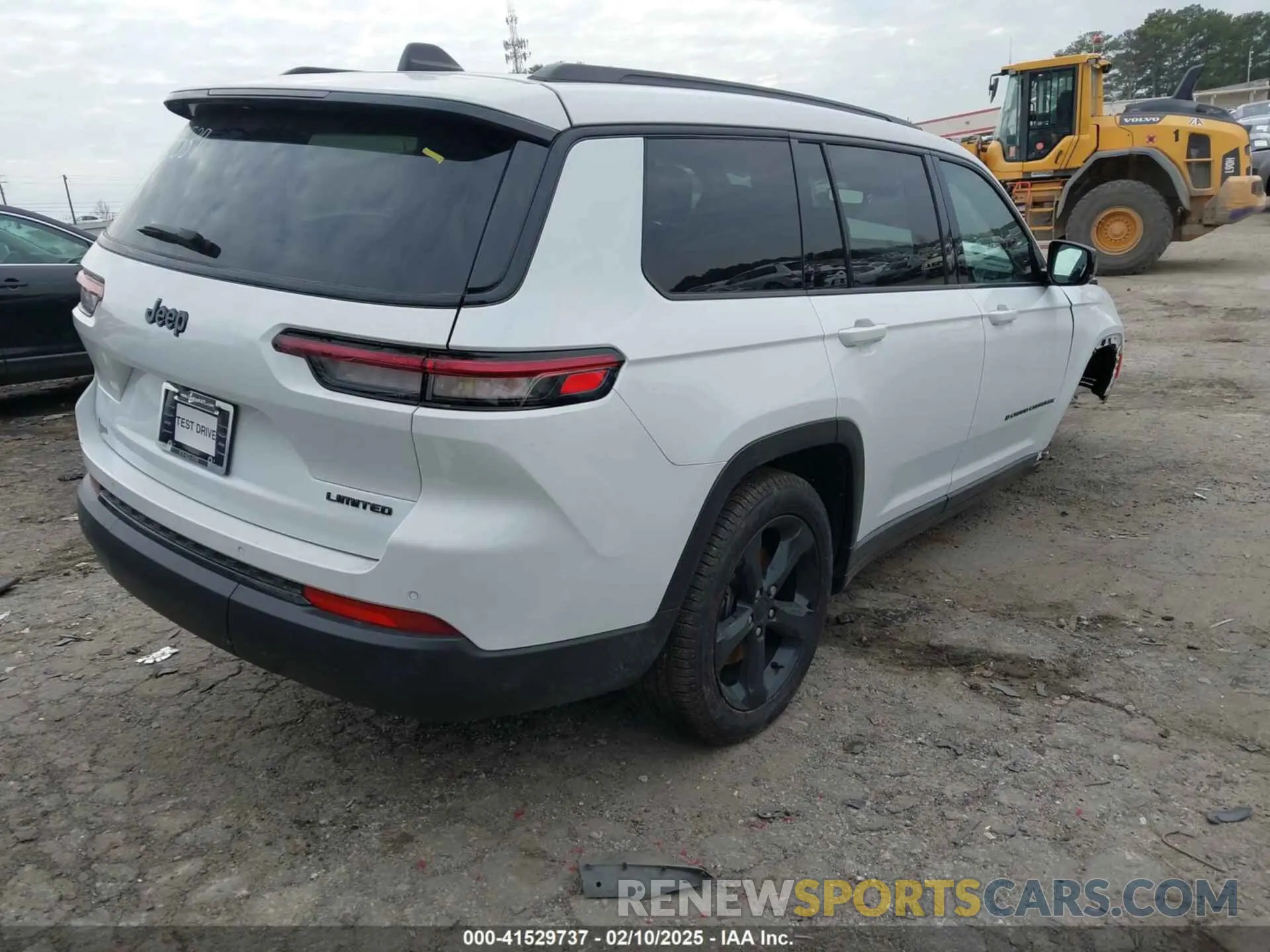 4 Photograph of a damaged car 1C4RJJBGXR8525537 JEEP GRAND CHEROKEE L 2024