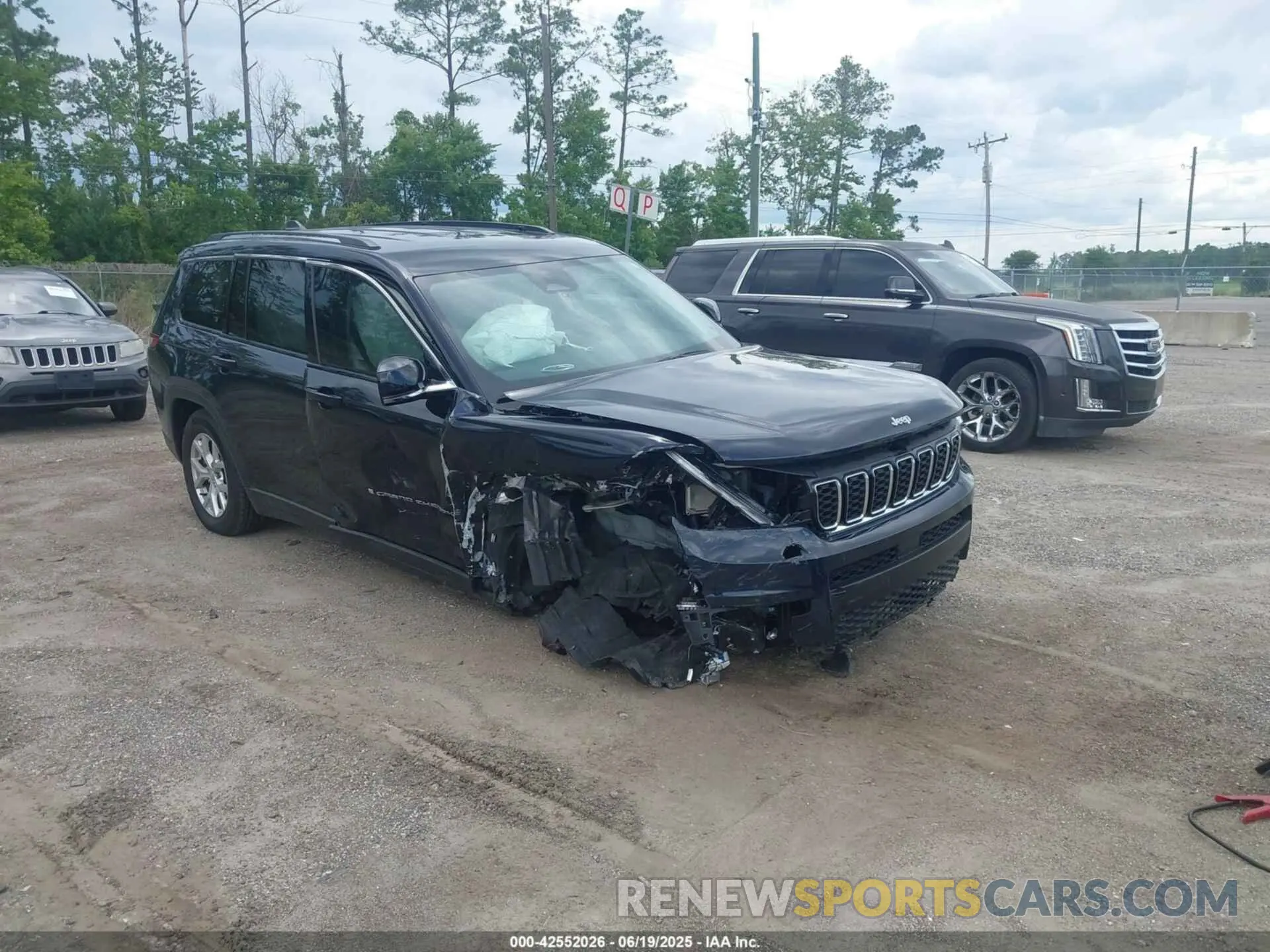 1 Photograph of a damaged car 1C4RJJBGXR8922522 JEEP GRAND CHEROKEE L 2024