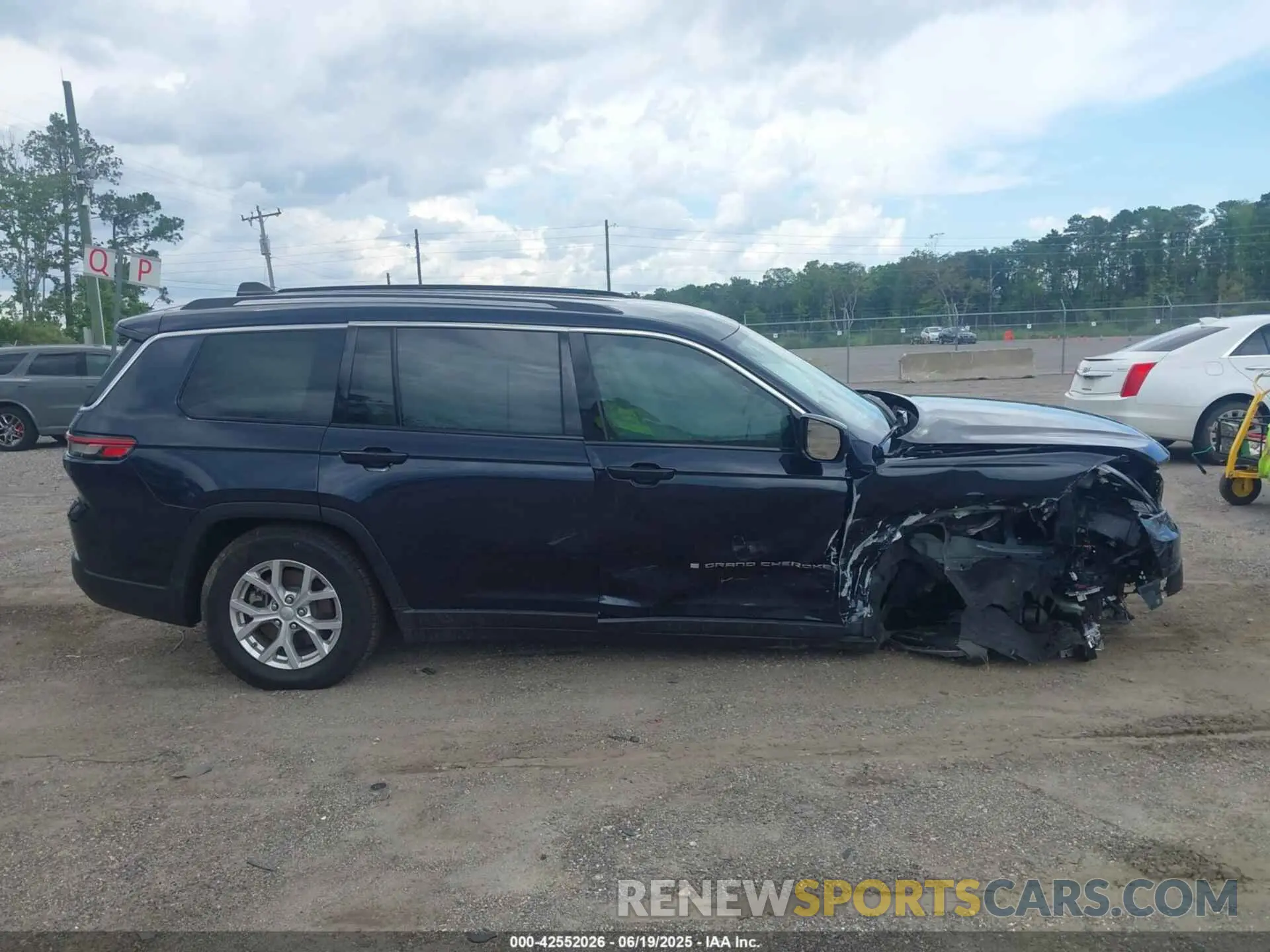 13 Photograph of a damaged car 1C4RJJBGXR8922522 JEEP GRAND CHEROKEE L 2024