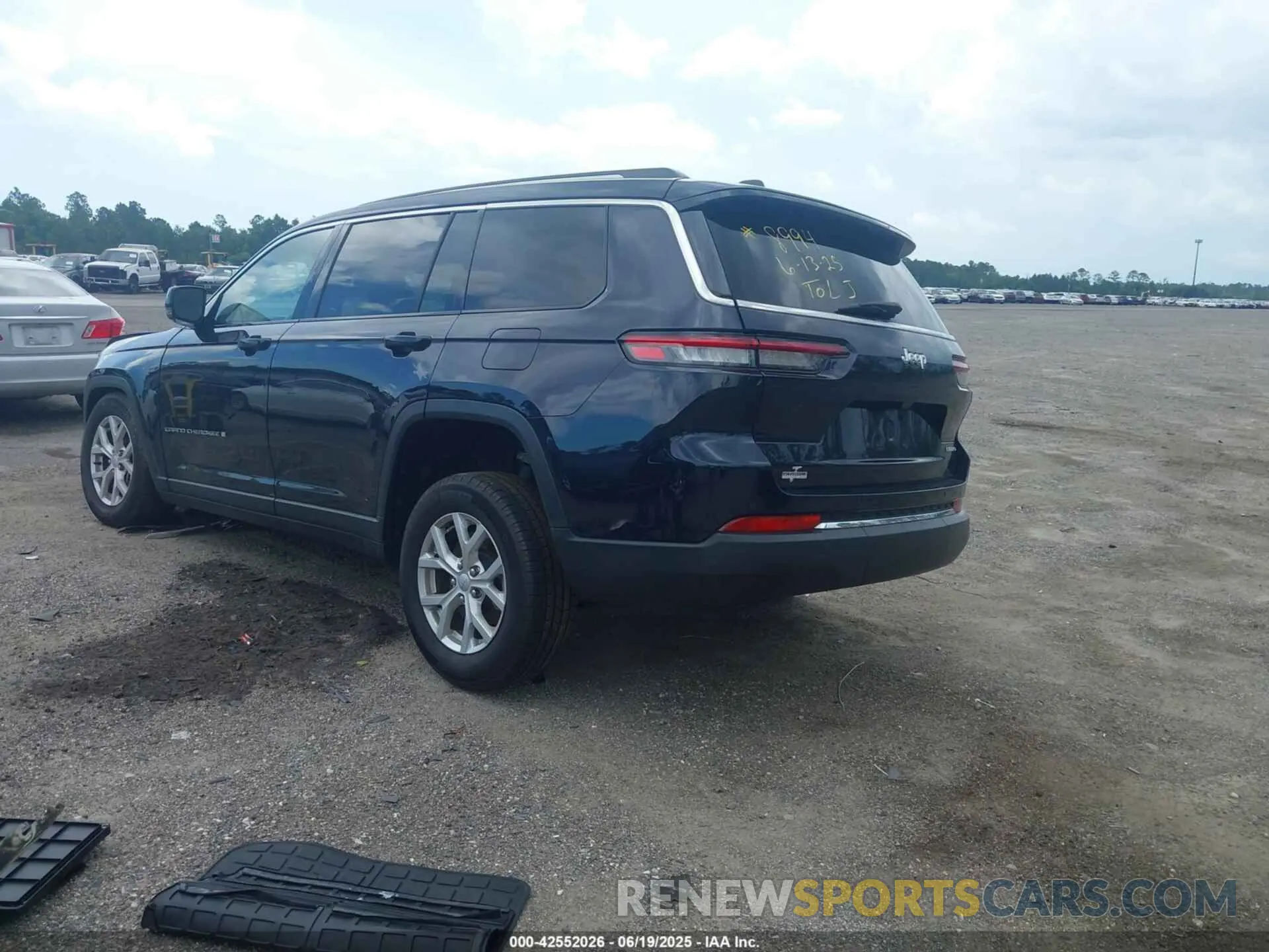 3 Photograph of a damaged car 1C4RJJBGXR8922522 JEEP GRAND CHEROKEE L 2024