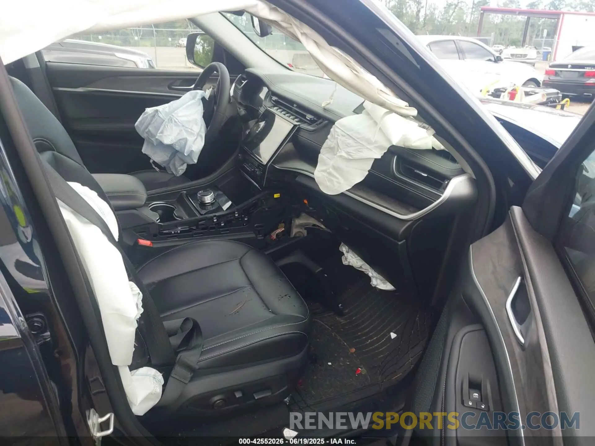 5 Photograph of a damaged car 1C4RJJBGXR8922522 JEEP GRAND CHEROKEE L 2024