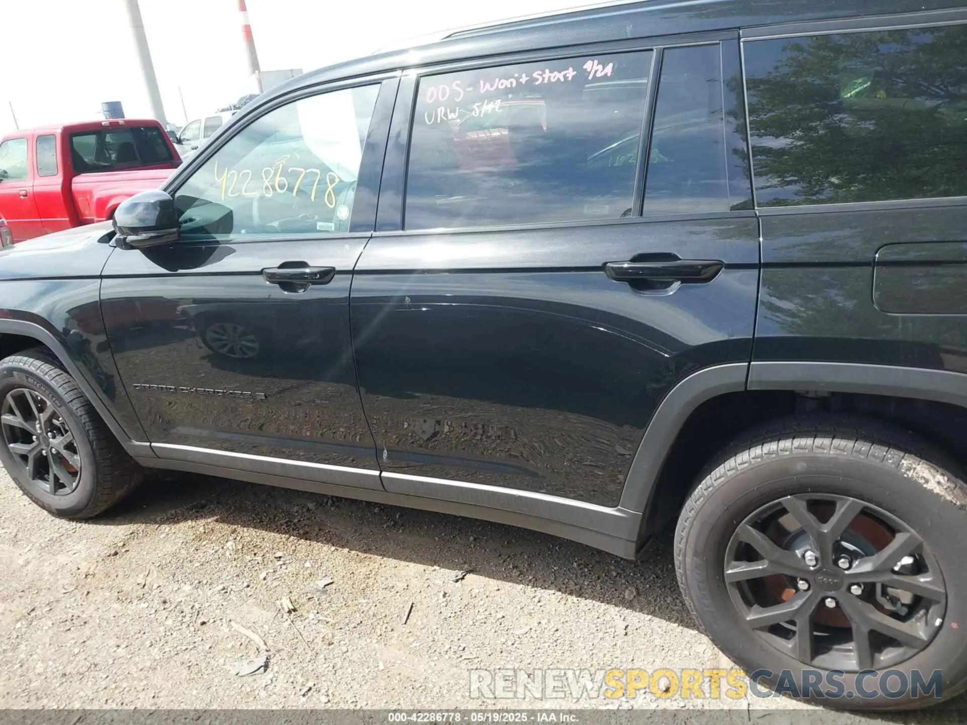 14 Photograph of a damaged car 1C4RJKAG0R8515218 JEEP GRAND CHEROKEE L 2024