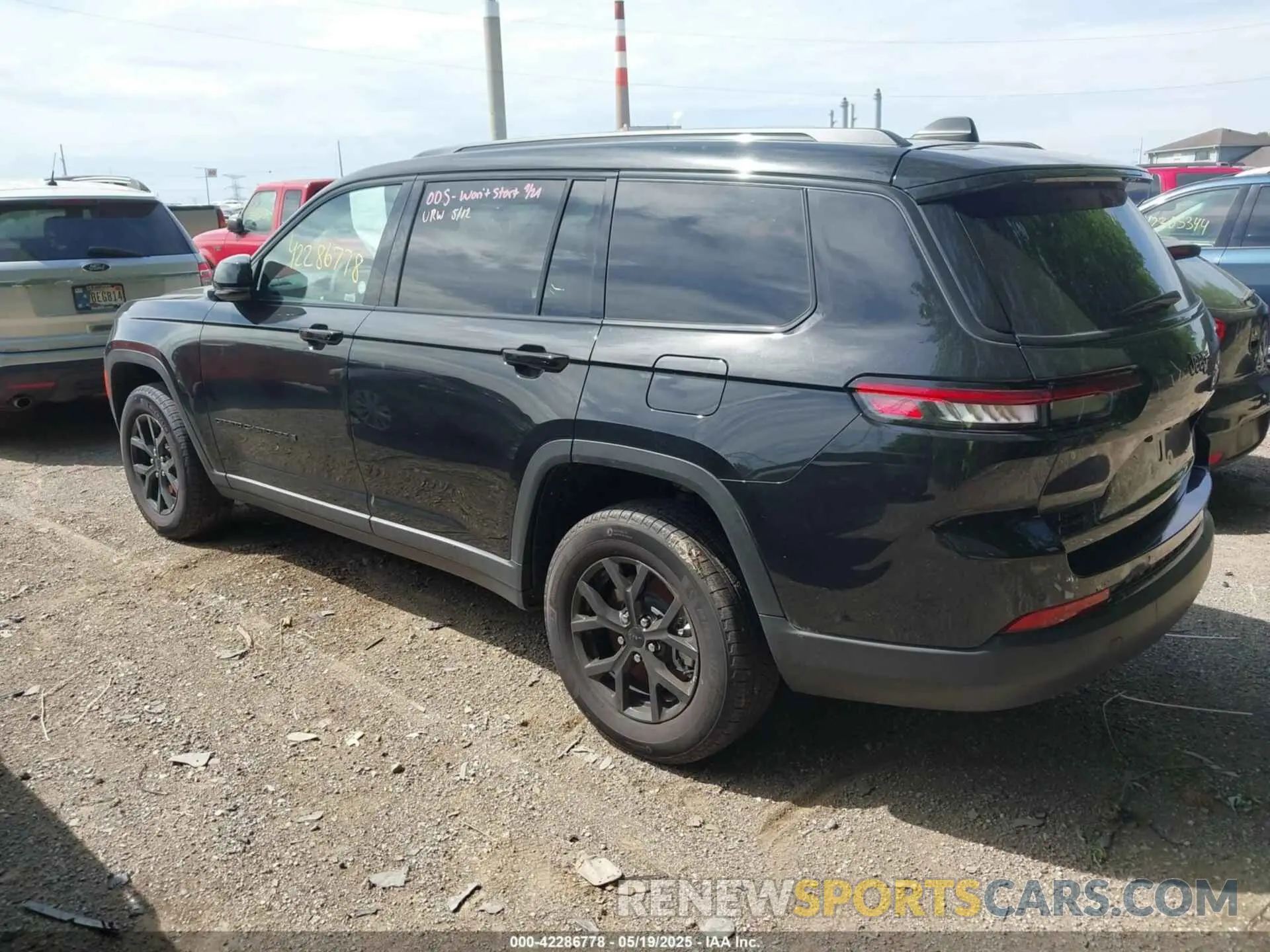 3 Photograph of a damaged car 1C4RJKAG0R8515218 JEEP GRAND CHEROKEE L 2024