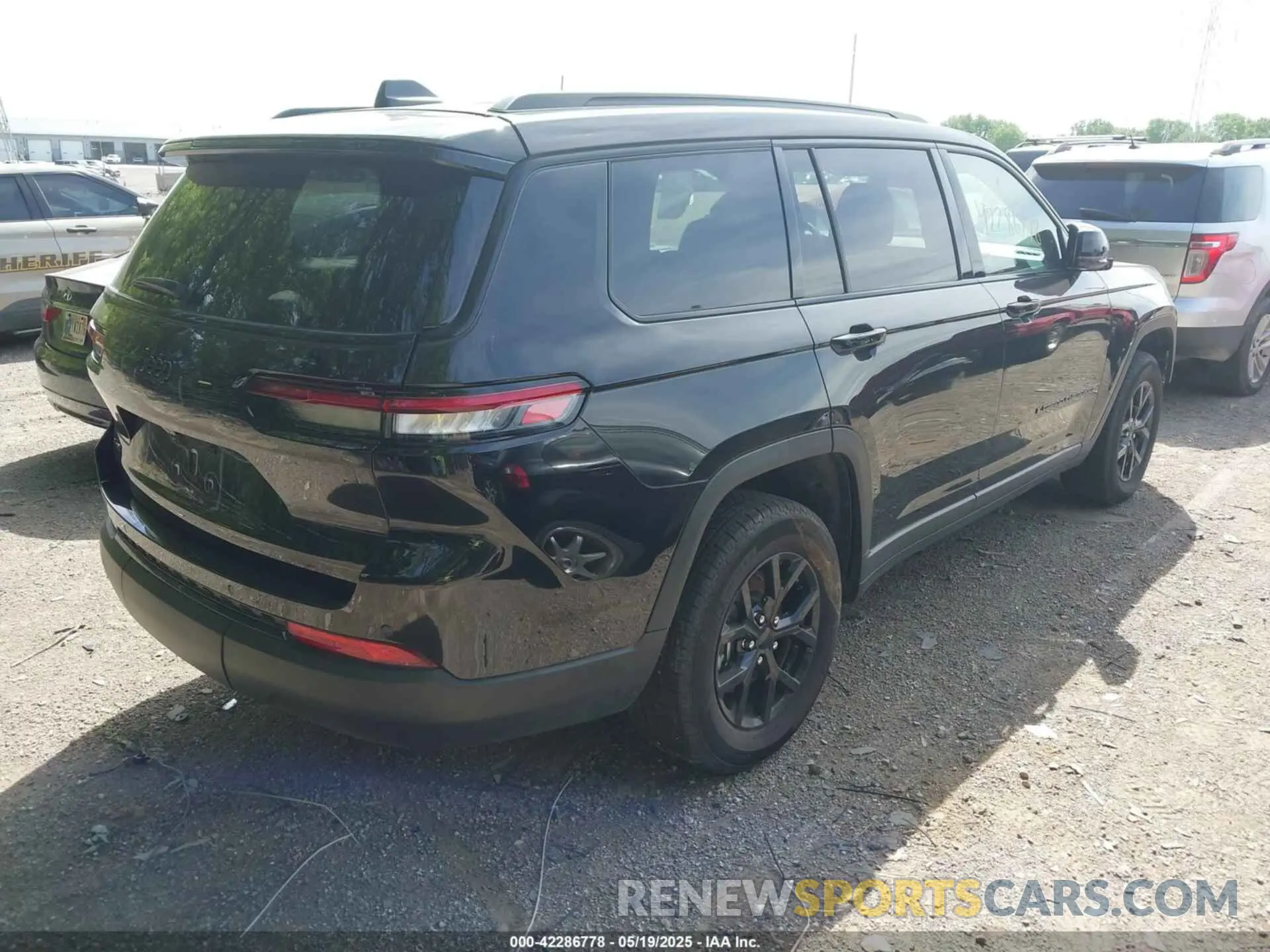 4 Photograph of a damaged car 1C4RJKAG0R8515218 JEEP GRAND CHEROKEE L 2024