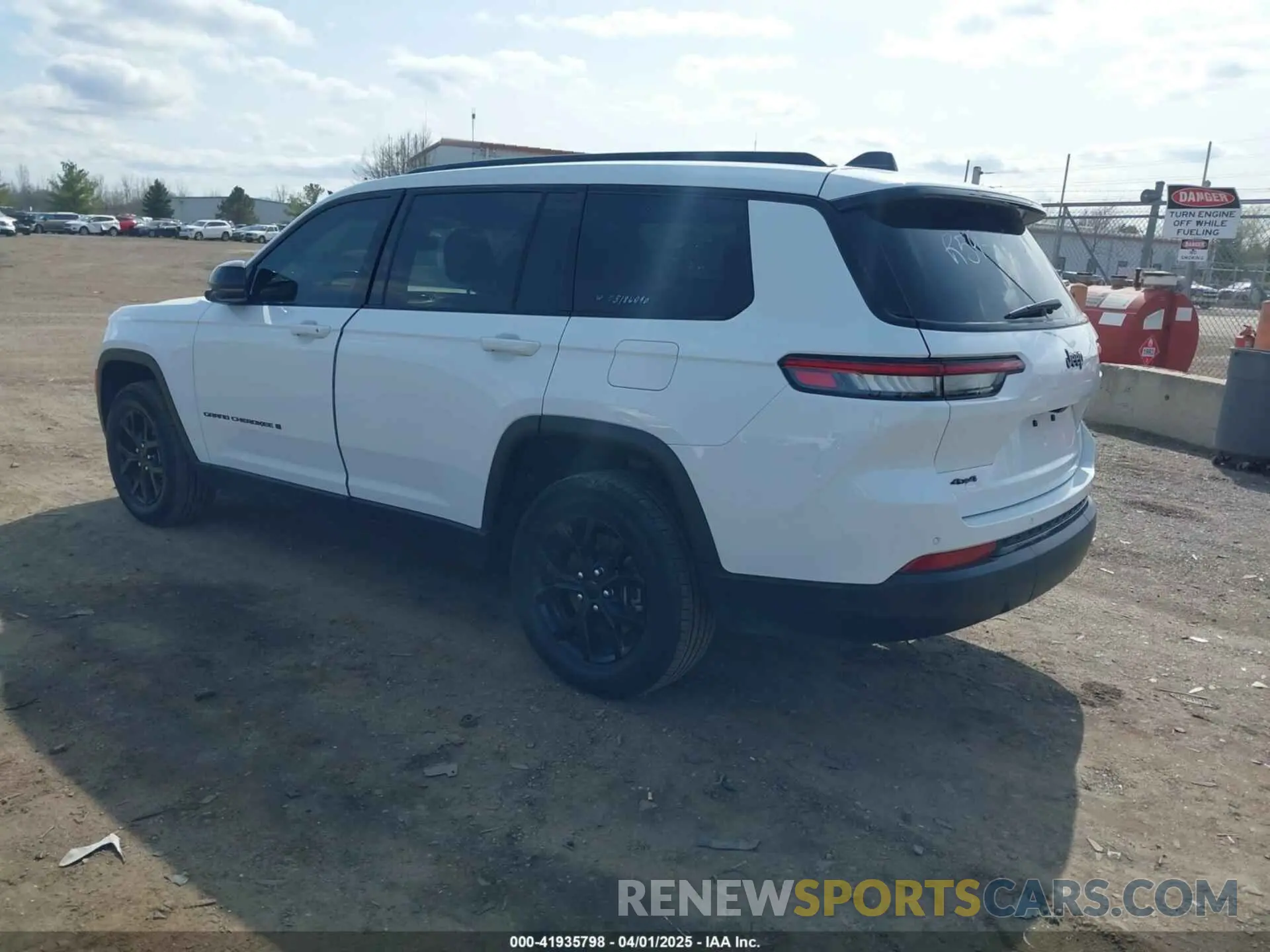 3 Photograph of a damaged car 1C4RJKAG0R8549109 JEEP GRAND CHEROKEE L 2024