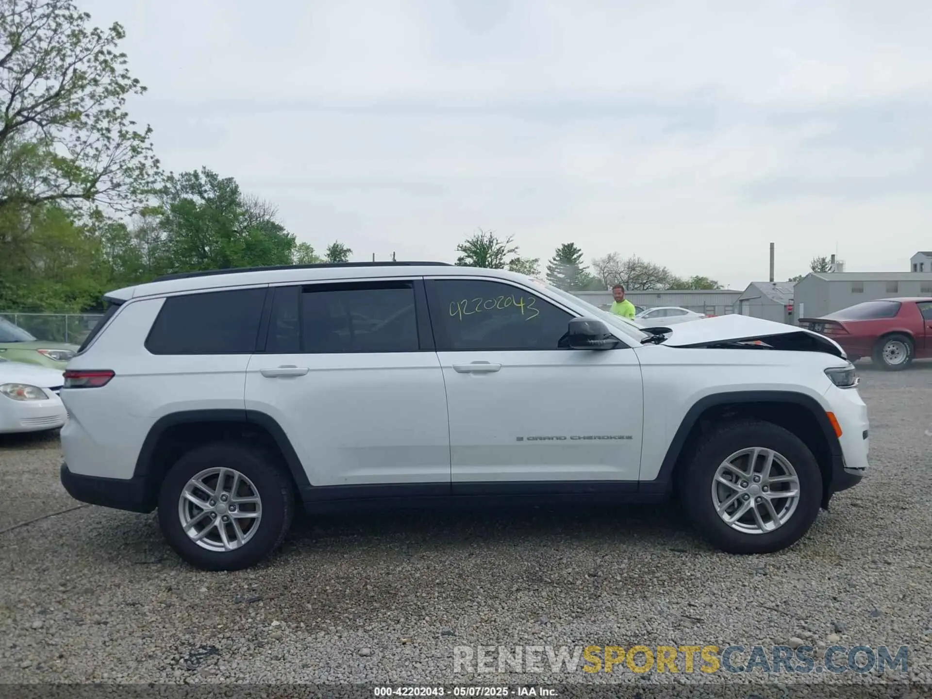 13 Photograph of a damaged car 1C4RJKAG0R8614511 JEEP GRAND CHEROKEE L 2024