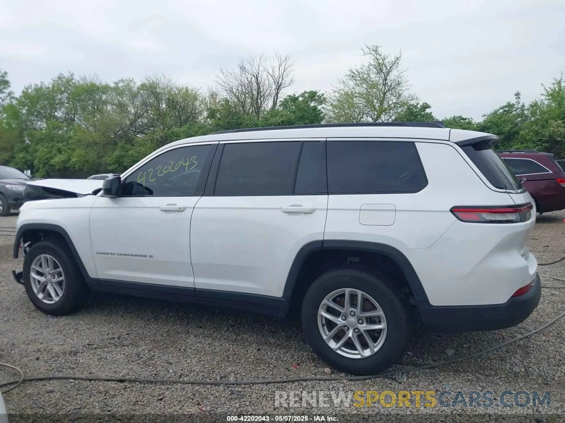 14 Photograph of a damaged car 1C4RJKAG0R8614511 JEEP GRAND CHEROKEE L 2024