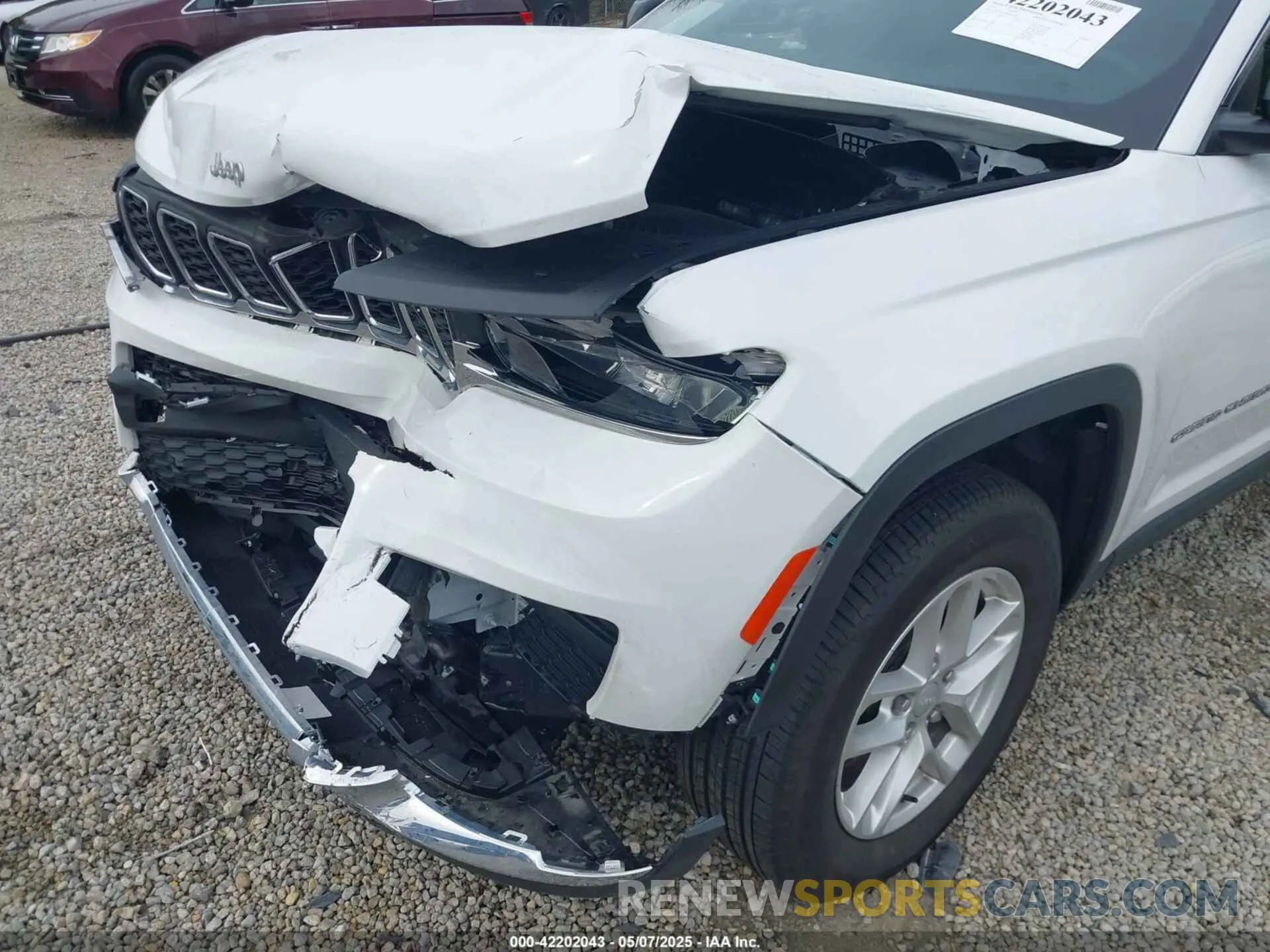 17 Photograph of a damaged car 1C4RJKAG0R8614511 JEEP GRAND CHEROKEE L 2024