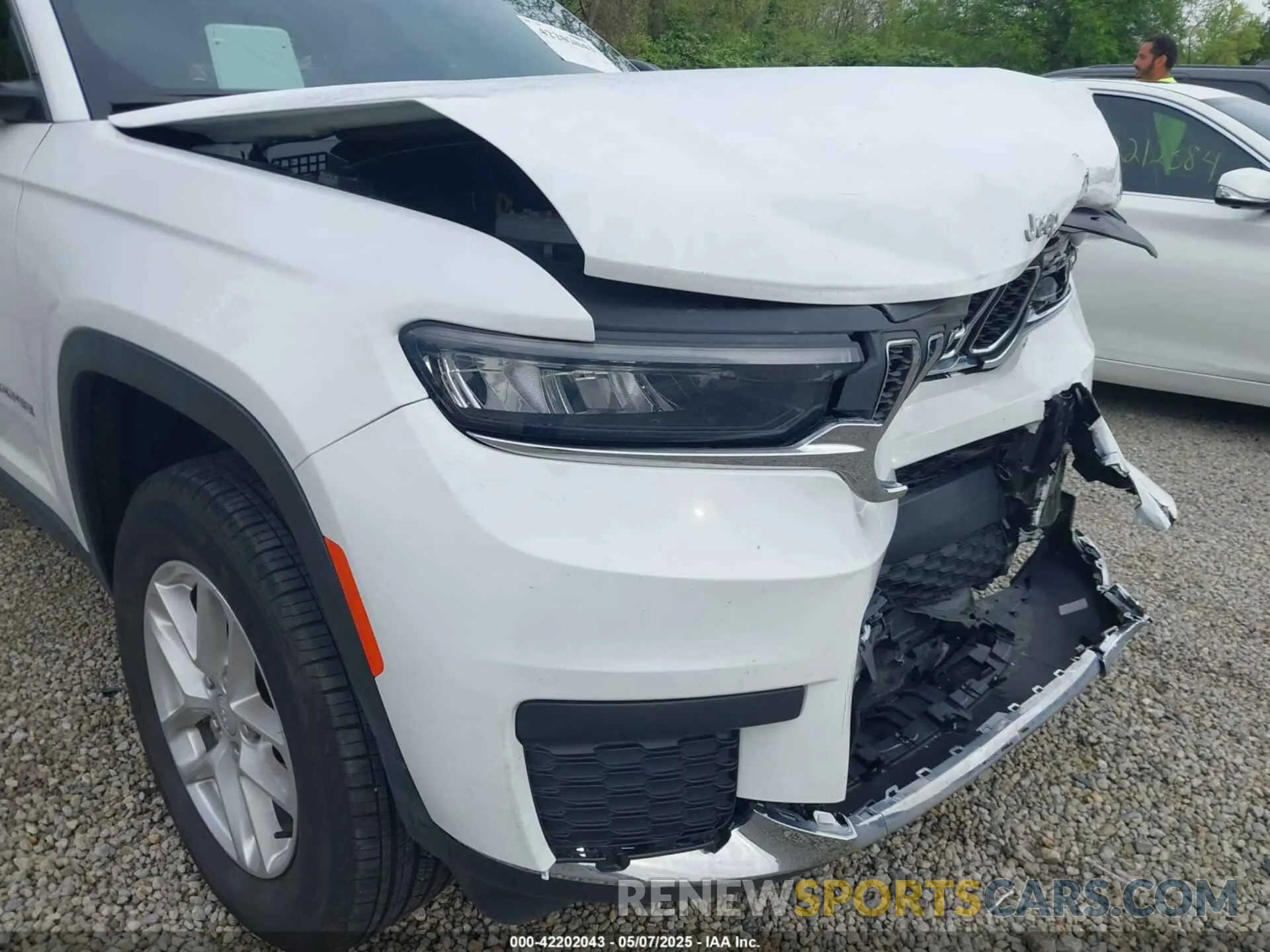18 Photograph of a damaged car 1C4RJKAG0R8614511 JEEP GRAND CHEROKEE L 2024